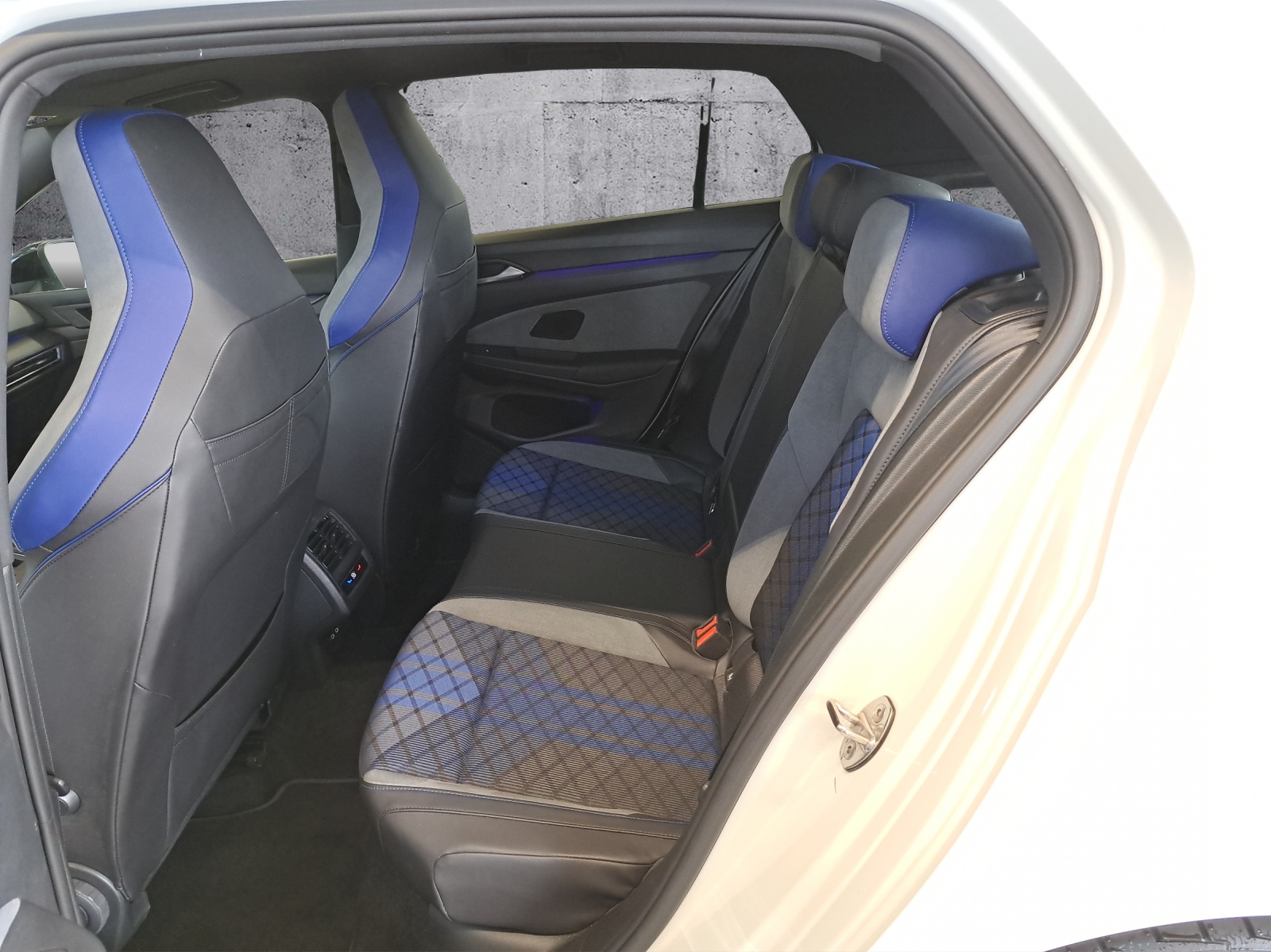 VW Golf VIII 2.0 TSI R DSG 4motio-image-15