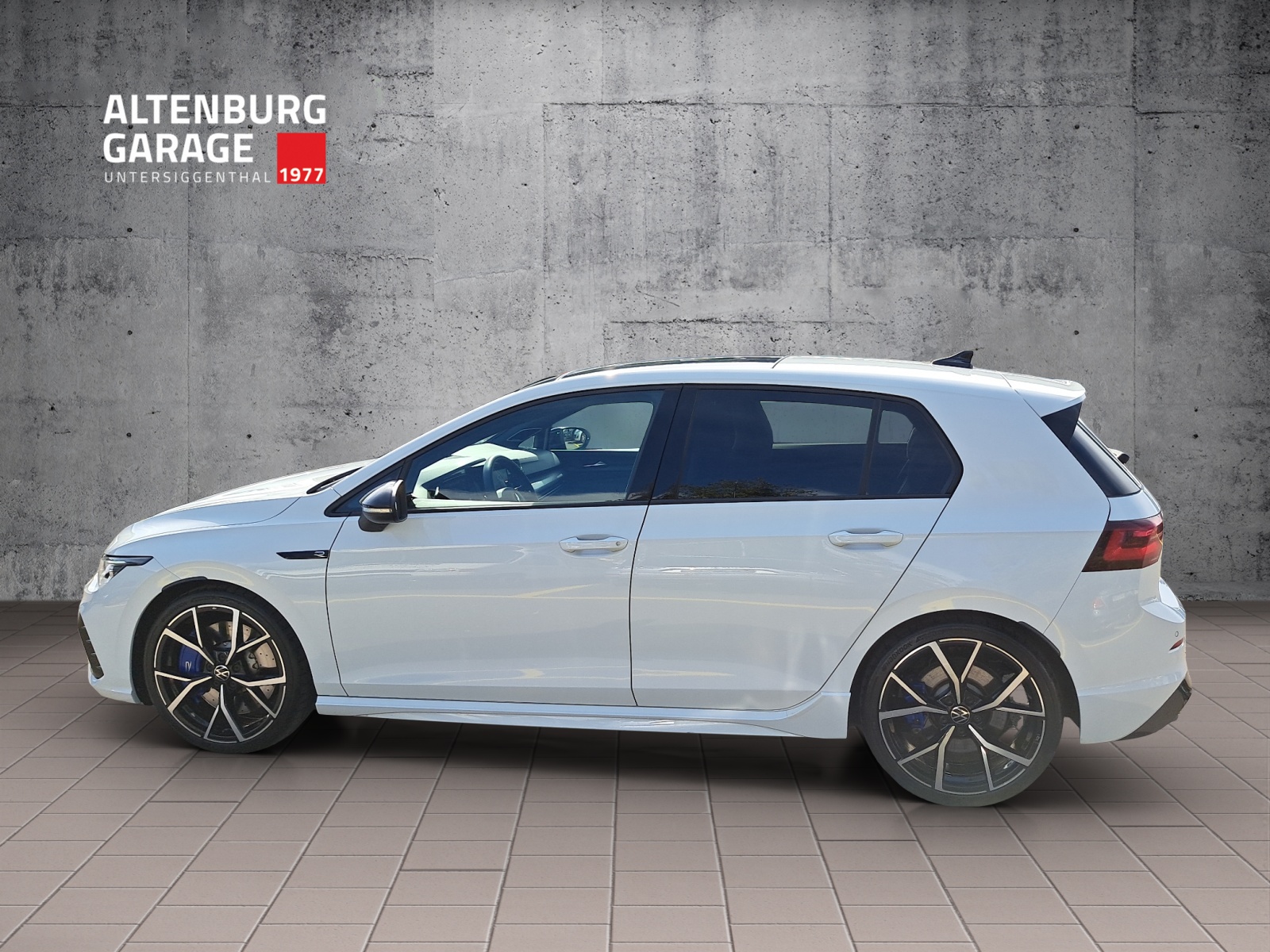 VW Golf VIII 2.0 TSI R DSG 4motio-showroom-element-1