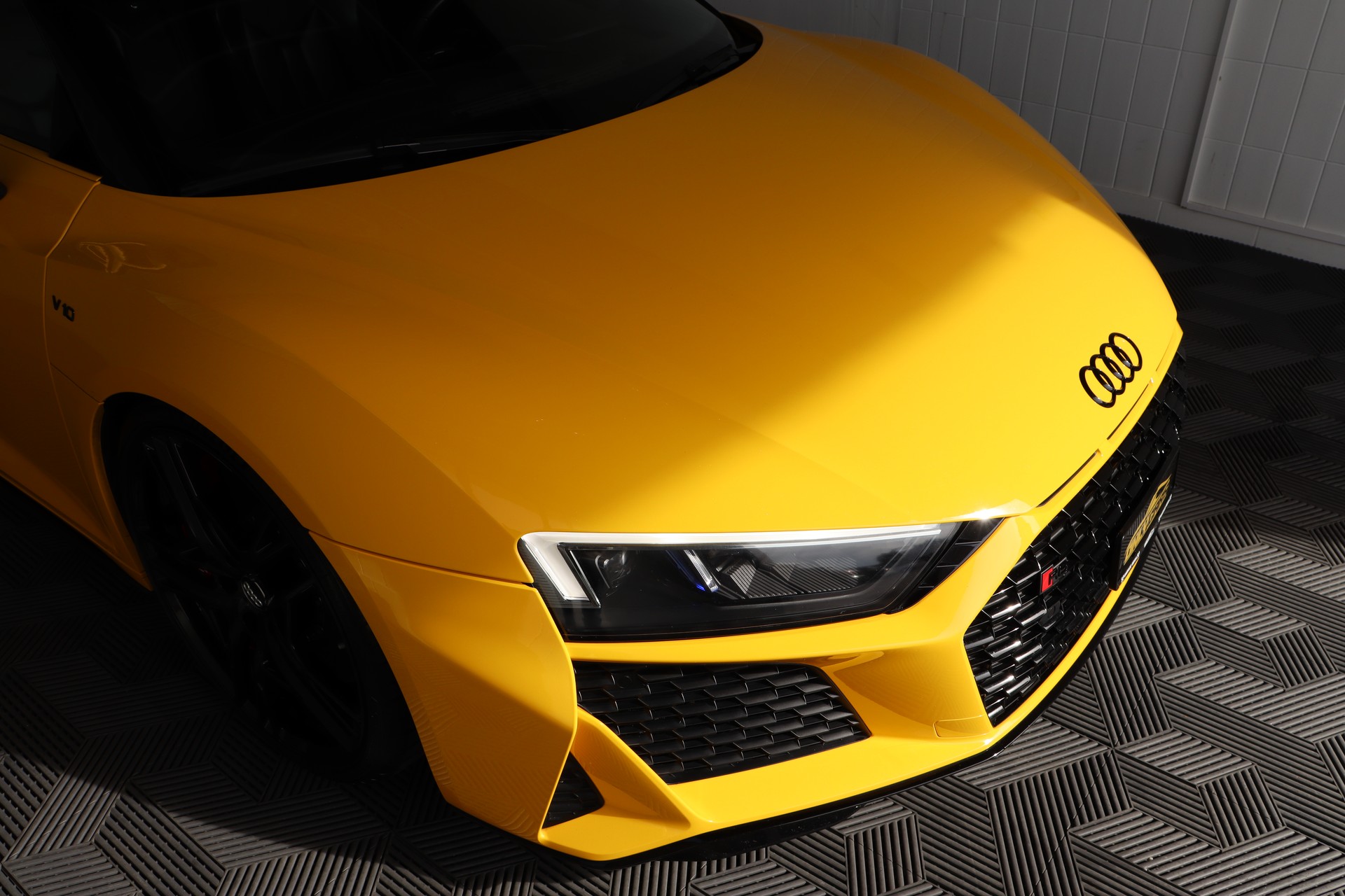 AUDI R8 SPYDER PERFORMANCE S-TRONIC * VEGAS-GELB * BANG & OLUFSEN * KW-GEWINDEFEDERN * VOLLLEDER * RÜCKFAHRKAMERA-image-5