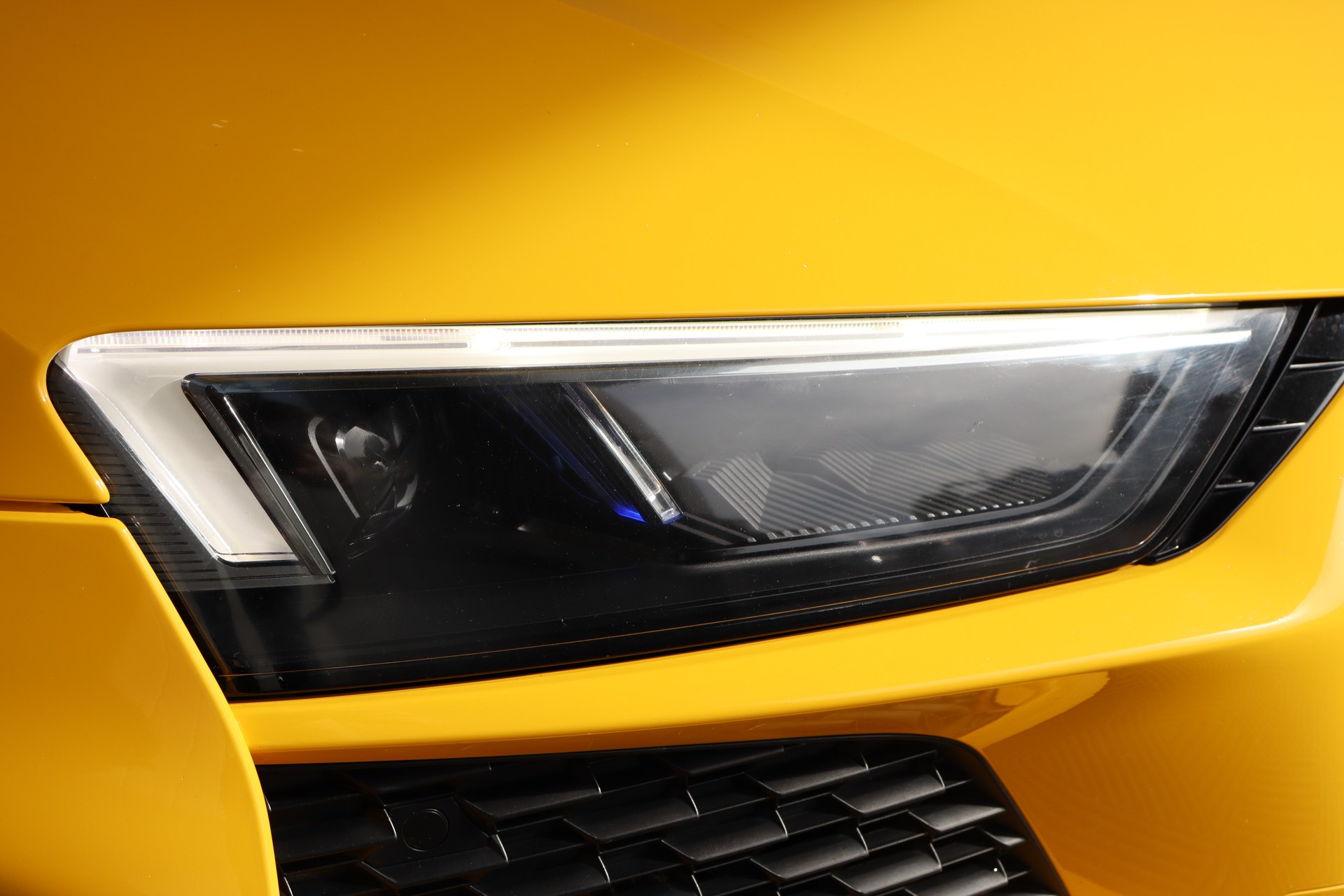 AUDI R8 SPYDER PERFORMANCE S-TRONIC * VEGAS-GELB * BANG & OLUFSEN * KW-GEWINDEFEDERN * VOLLLEDER * RÜCKFAHRKAMERA-image-6