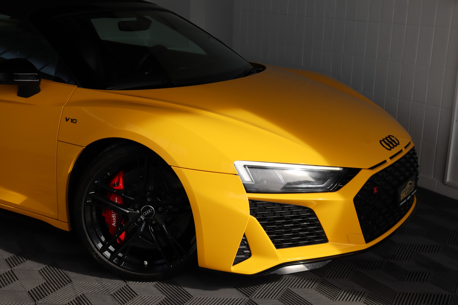 AUDI R8 SPYDER PERFORMANCE S-TRONIC * VEGAS-GELB * BANG & OLUFSEN * KW-GEWINDEFEDERN * VOLLLEDER * RÜCKFAHRKAMERA-image-8