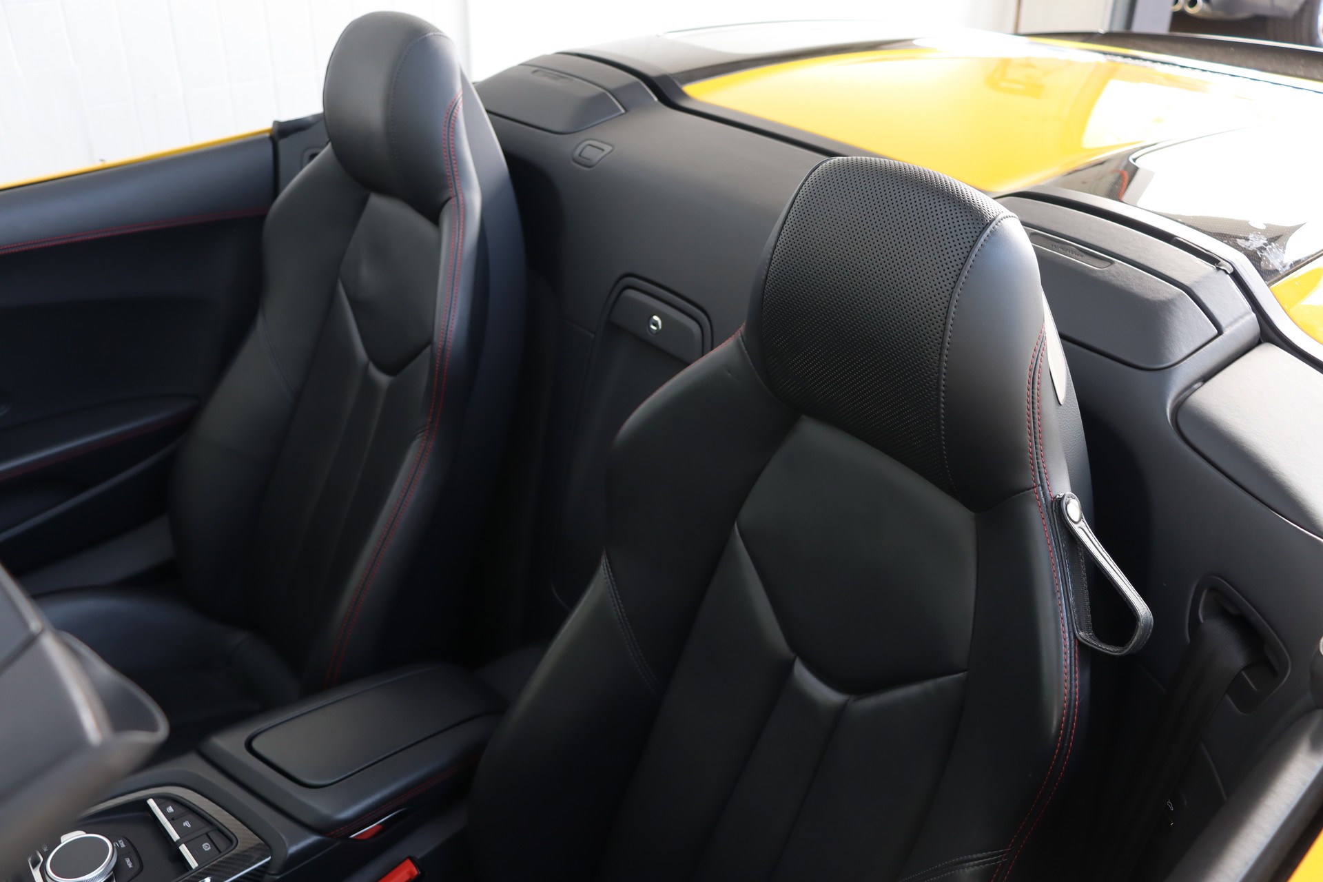 AUDI R8 SPYDER PERFORMANCE S-TRONIC * VEGAS-GELB * BANG & OLUFSEN * KW-GEWINDEFEDERN * VOLLLEDER * RÜCKFAHRKAMERA-image-19