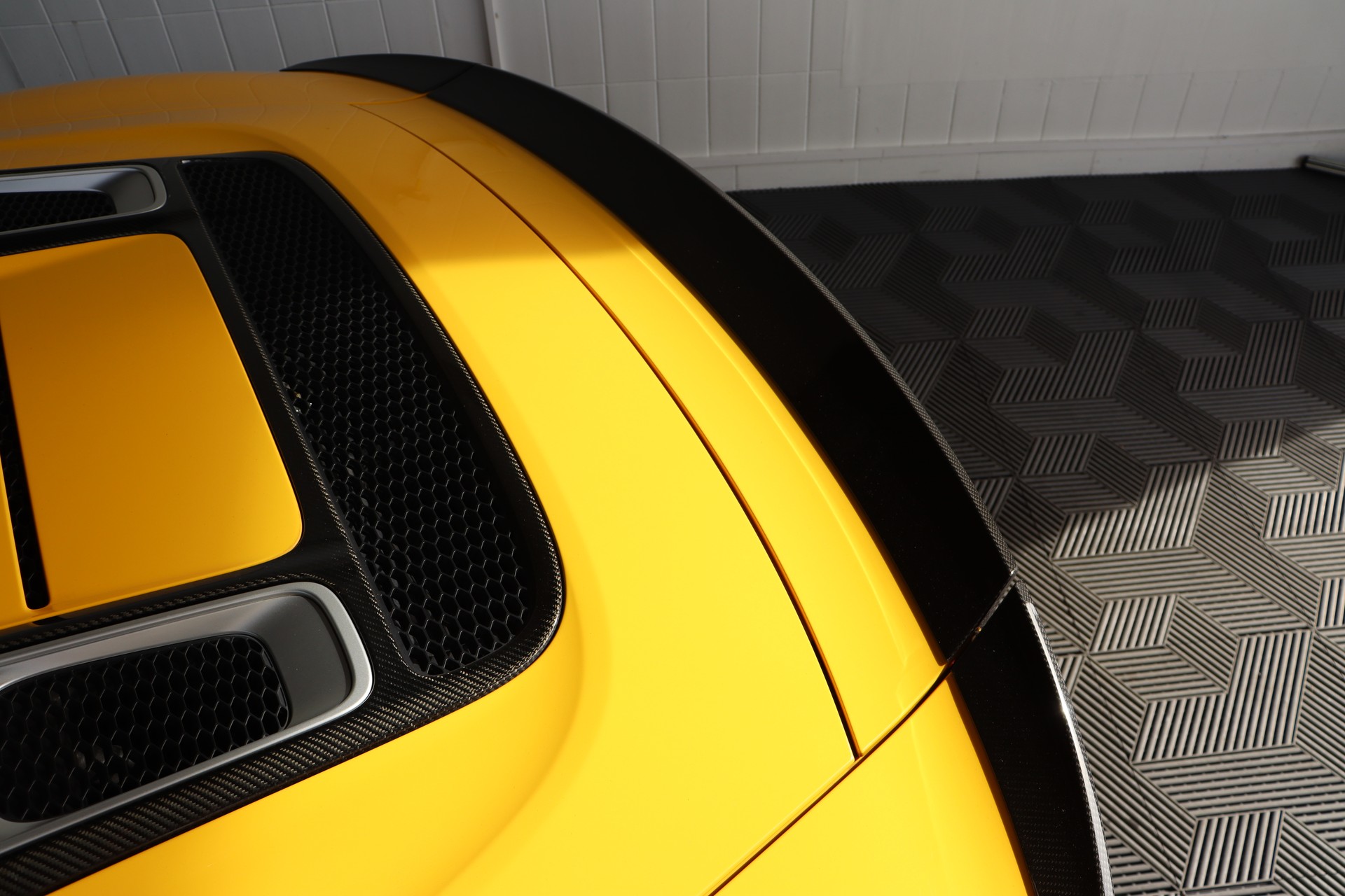 AUDI R8 SPYDER PERFORMANCE S-TRONIC * VEGAS-GELB * BANG & OLUFSEN * KW-GEWINDEFEDERN * VOLLLEDER * RÜCKFAHRKAMERA-image-18