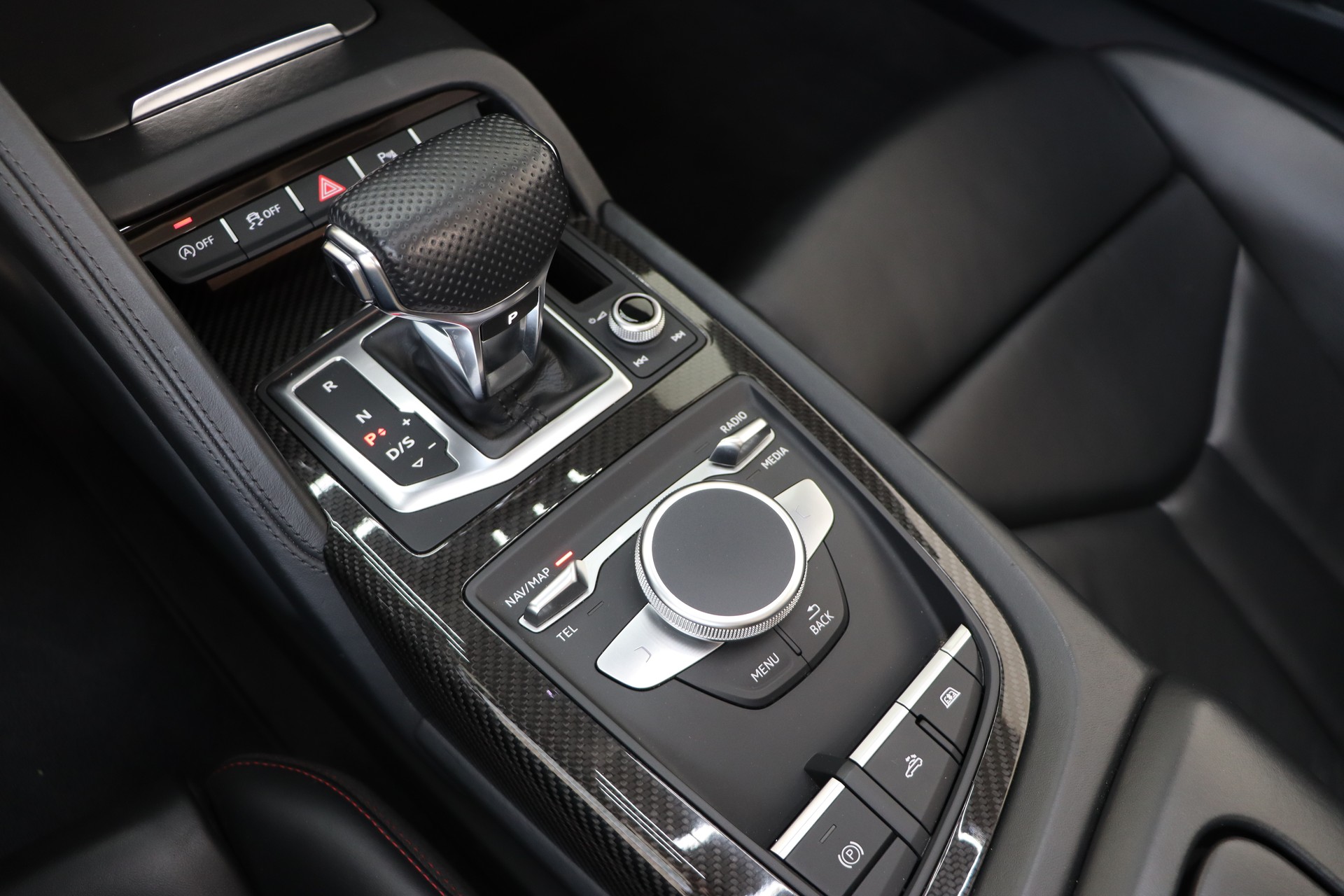 AUDI R8 SPYDER PERFORMANCE S-TRONIC * VEGAS-GELB * BANG & OLUFSEN * KW-GEWINDEFEDERN * VOLLLEDER * RÜCKFAHRKAMERA-image-28
