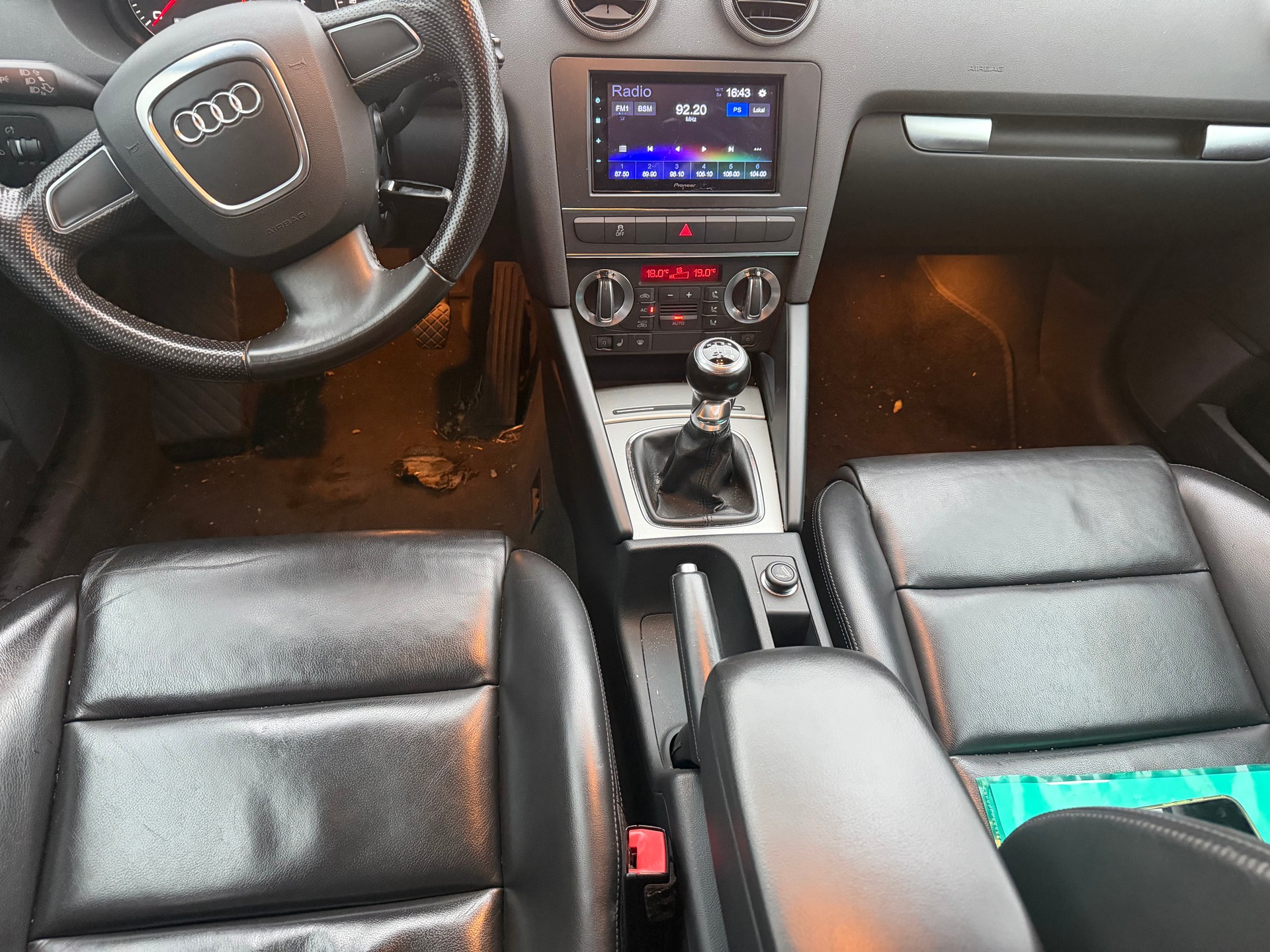 AUDI A3 Sportback 2.0 TFSI Ambition-image-4