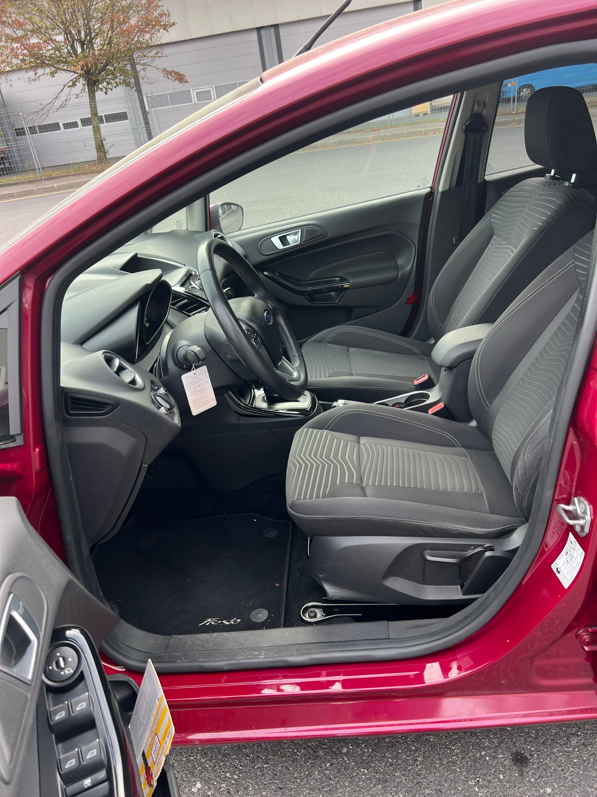 FORD Fiesta 1.6 Ti-VCT Trend PowerShift-image-9