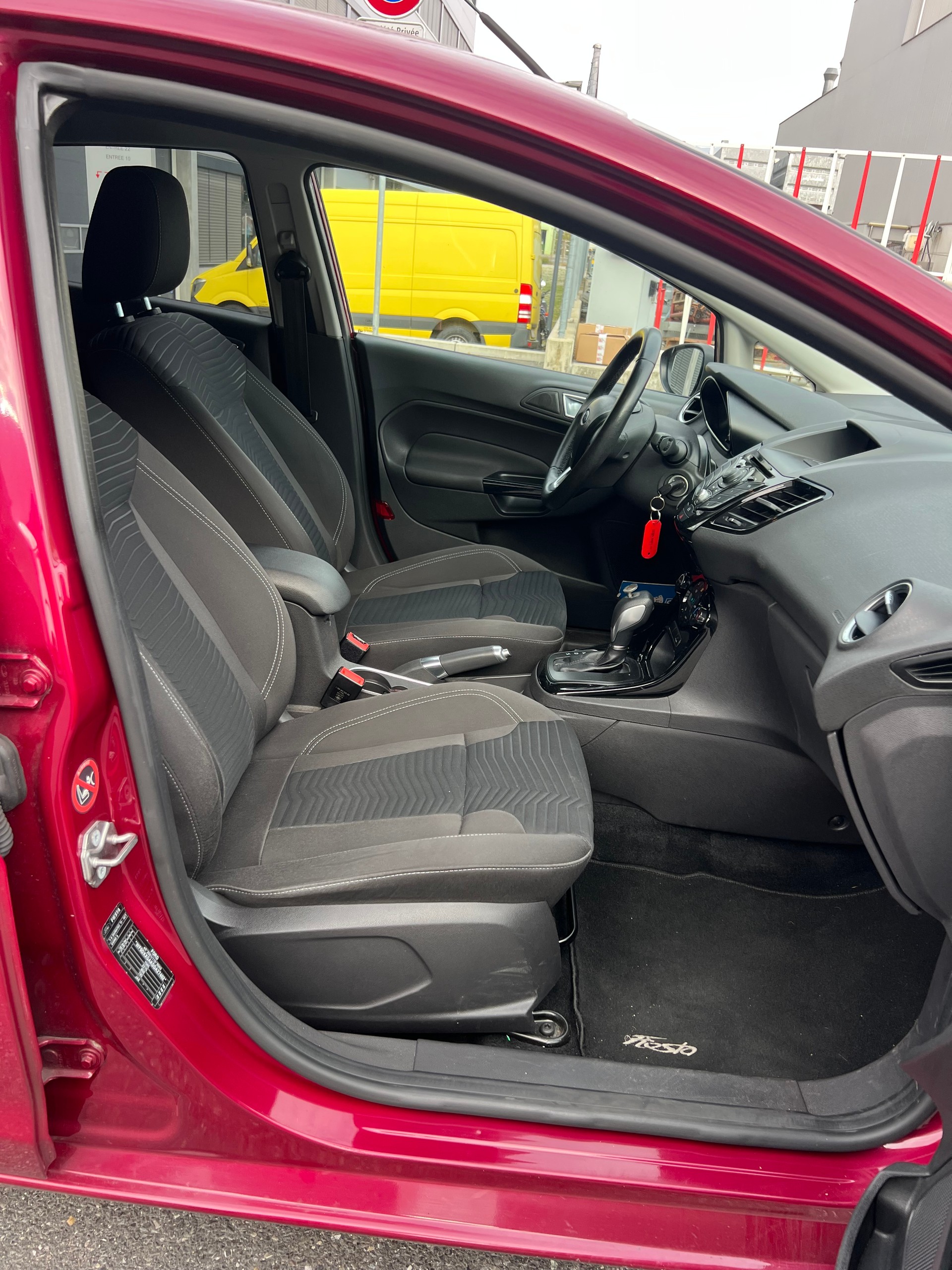 FORD Fiesta 1.6 Ti-VCT Trend PowerShift-image-13