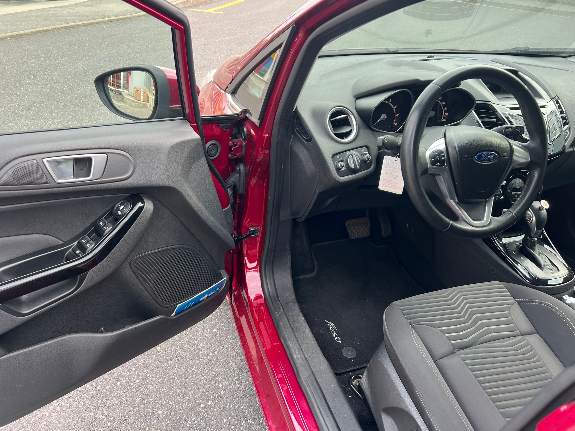 FORD Fiesta 1.6 Ti-VCT Trend PowerShift-image-8