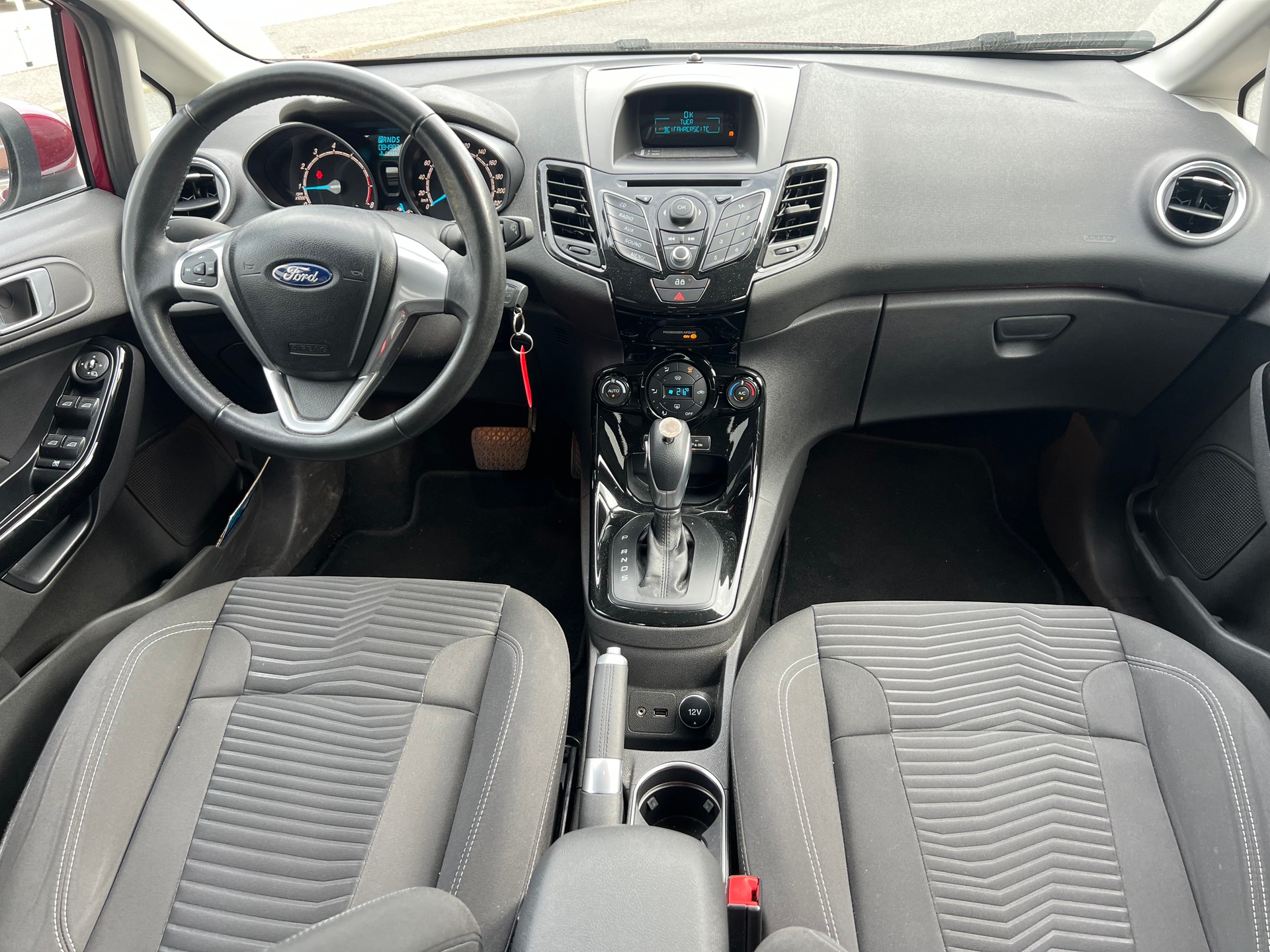FORD Fiesta 1.6 Ti-VCT Trend PowerShift-image-10