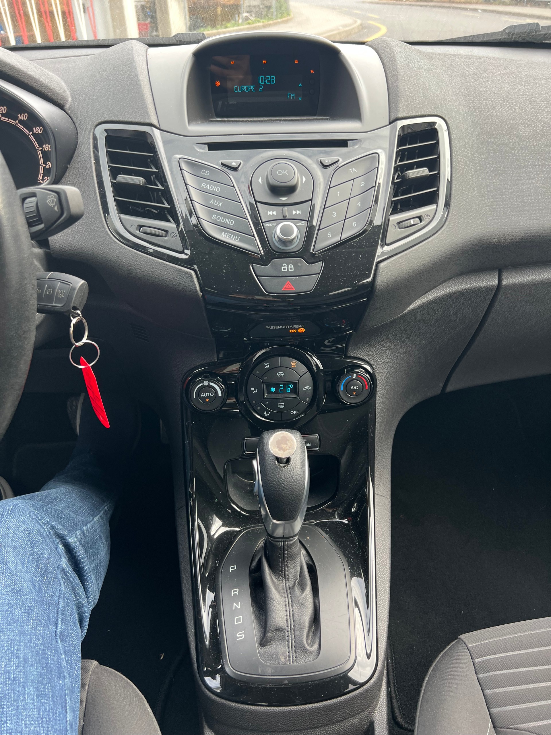 FORD Fiesta 1.6 Ti-VCT Trend PowerShift-image-12