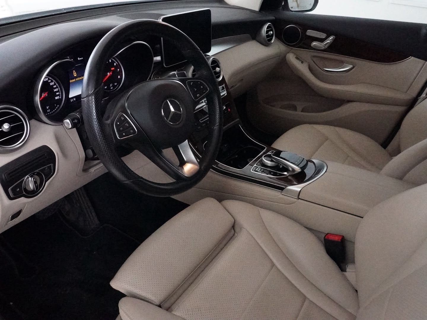 MERCEDES-BENZ GLC 300 4Matic 9G-Tronic Off-Roader-image-2