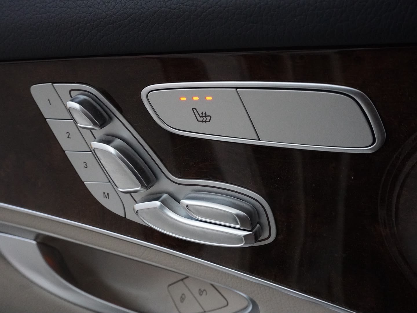MERCEDES-BENZ GLC 300 4Matic 9G-Tronic Off-Roader-image-8