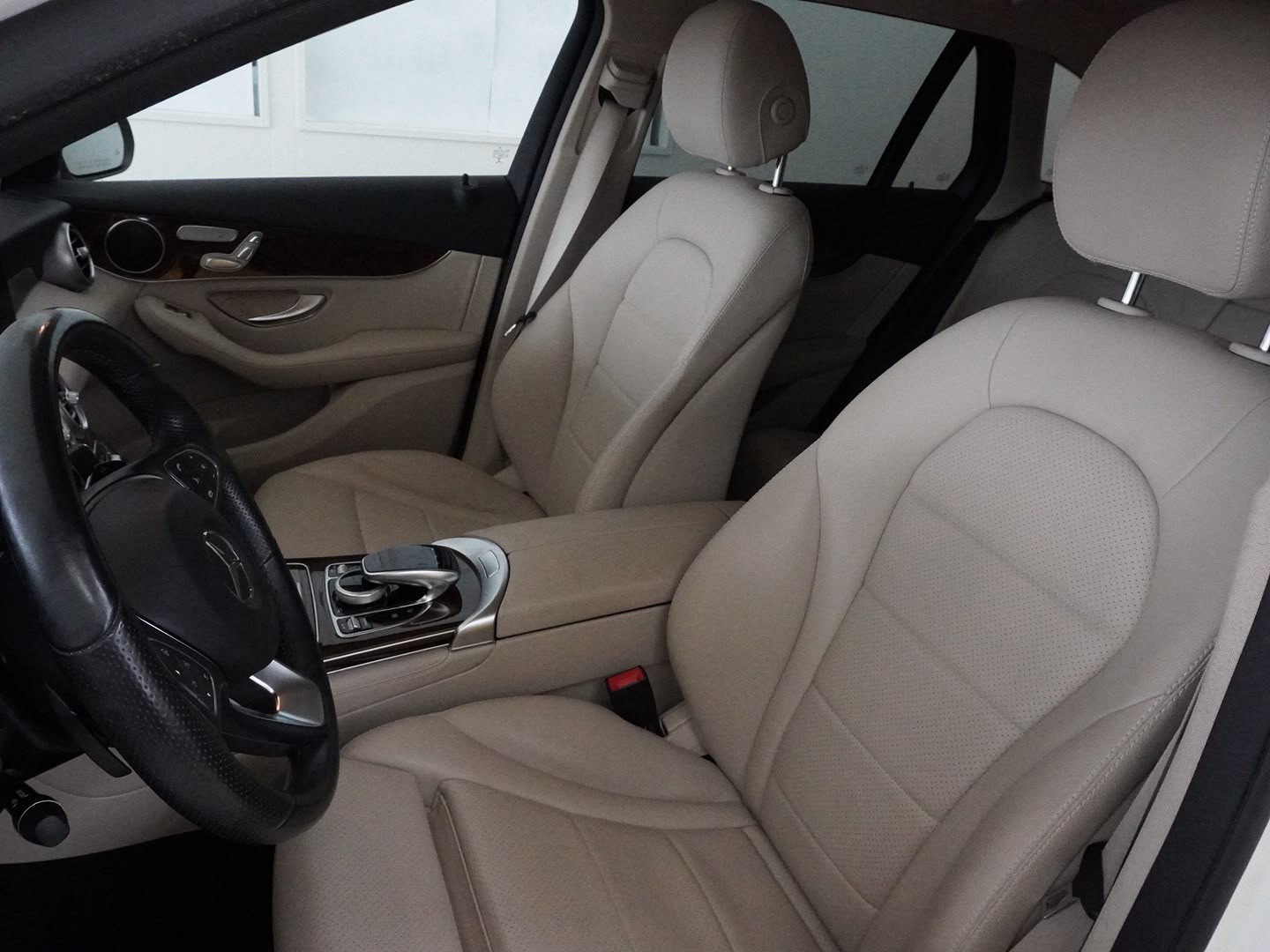 MERCEDES-BENZ GLC 300 4Matic 9G-Tronic Off-Roader-image-3