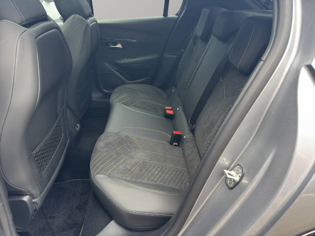 PEUGEOT 208 1.2 Hybrid 145 GT Exclusive-image-12