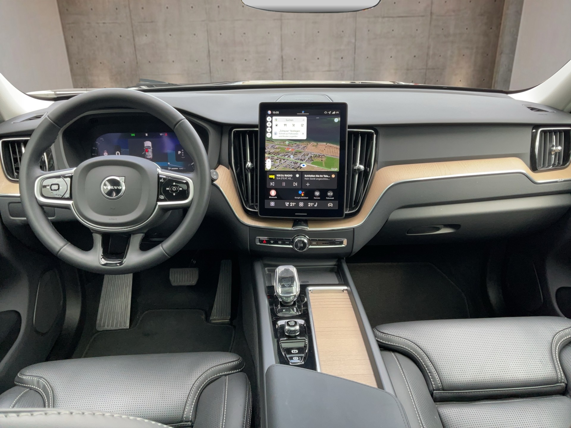 VOLVO XC60 2.0 B5 MH Plus Dark AWD-image-9