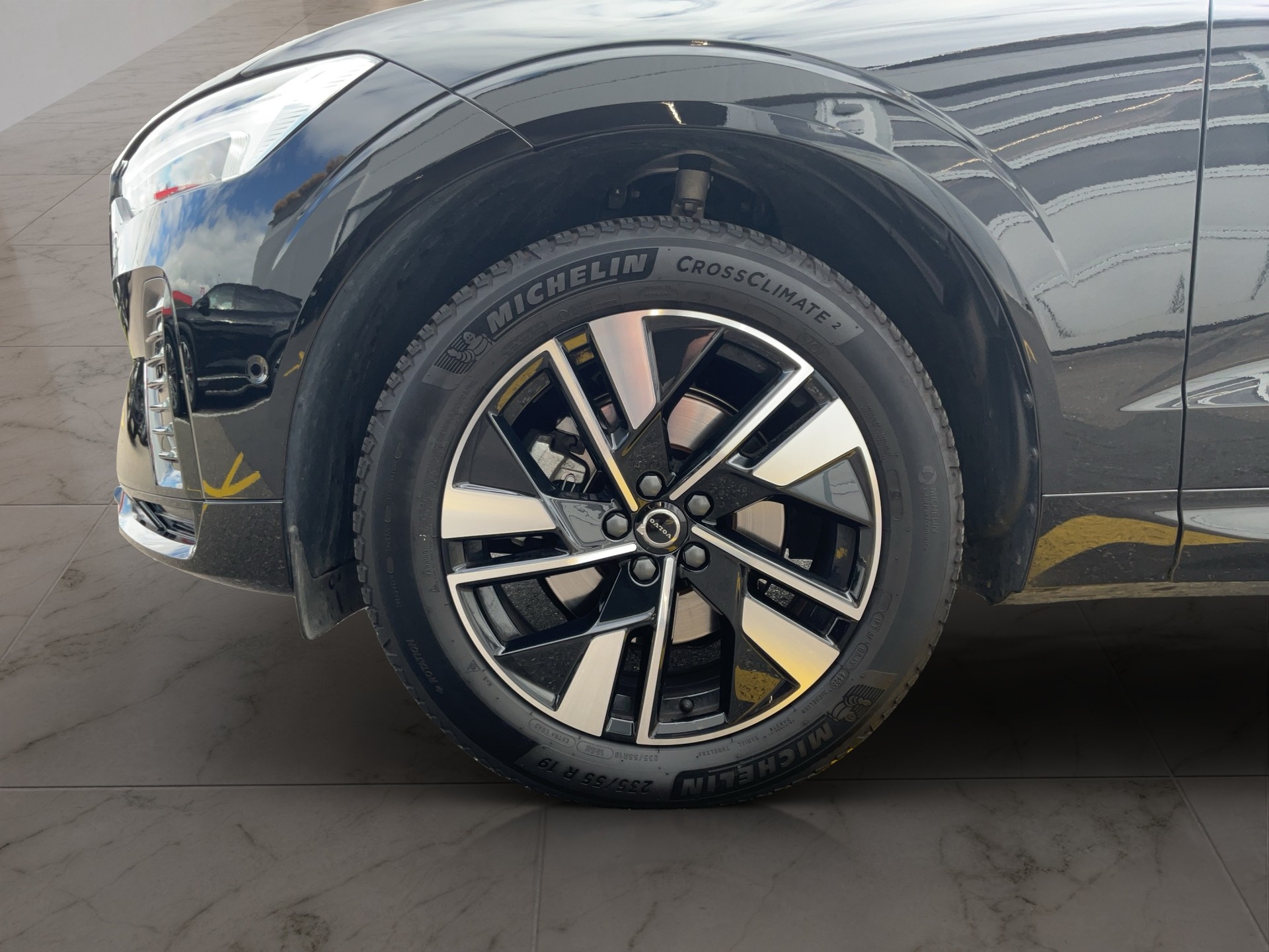 VOLVO XC60 2.0 B5 MH Plus Dark AWD-image-8