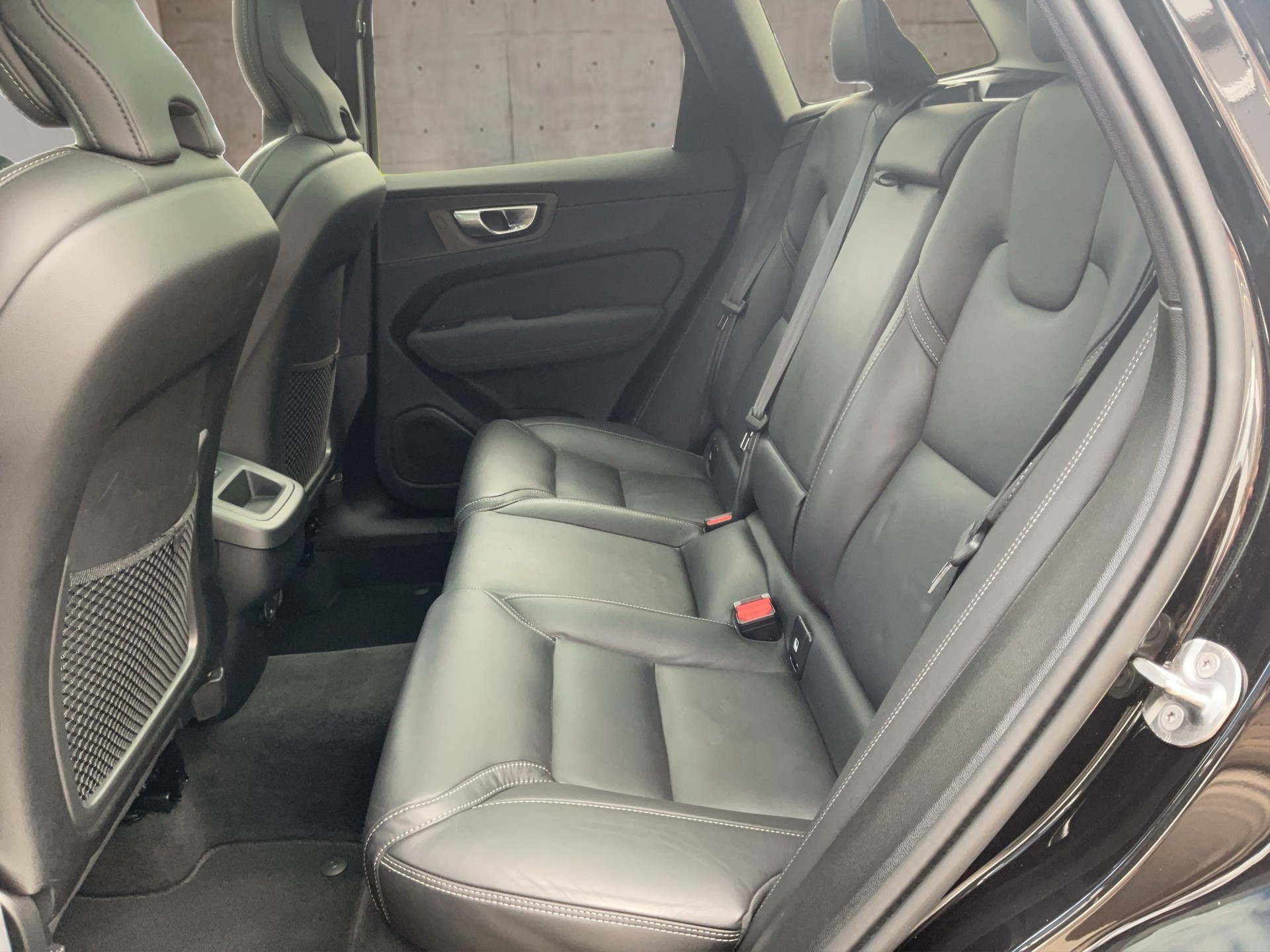 VOLVO XC60 2.0 B5 MH Plus Dark AWD-image-11