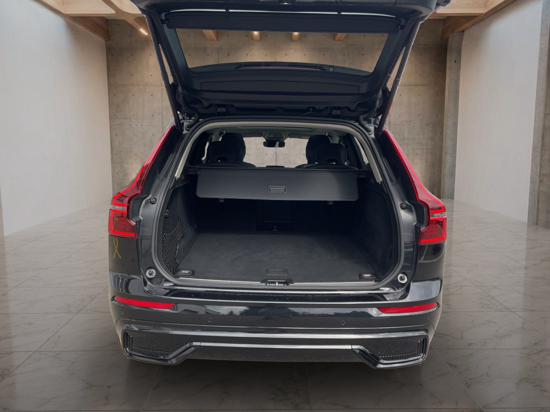 VOLVO XC60 2.0 B5 MH Plus Dark AWD-image-13