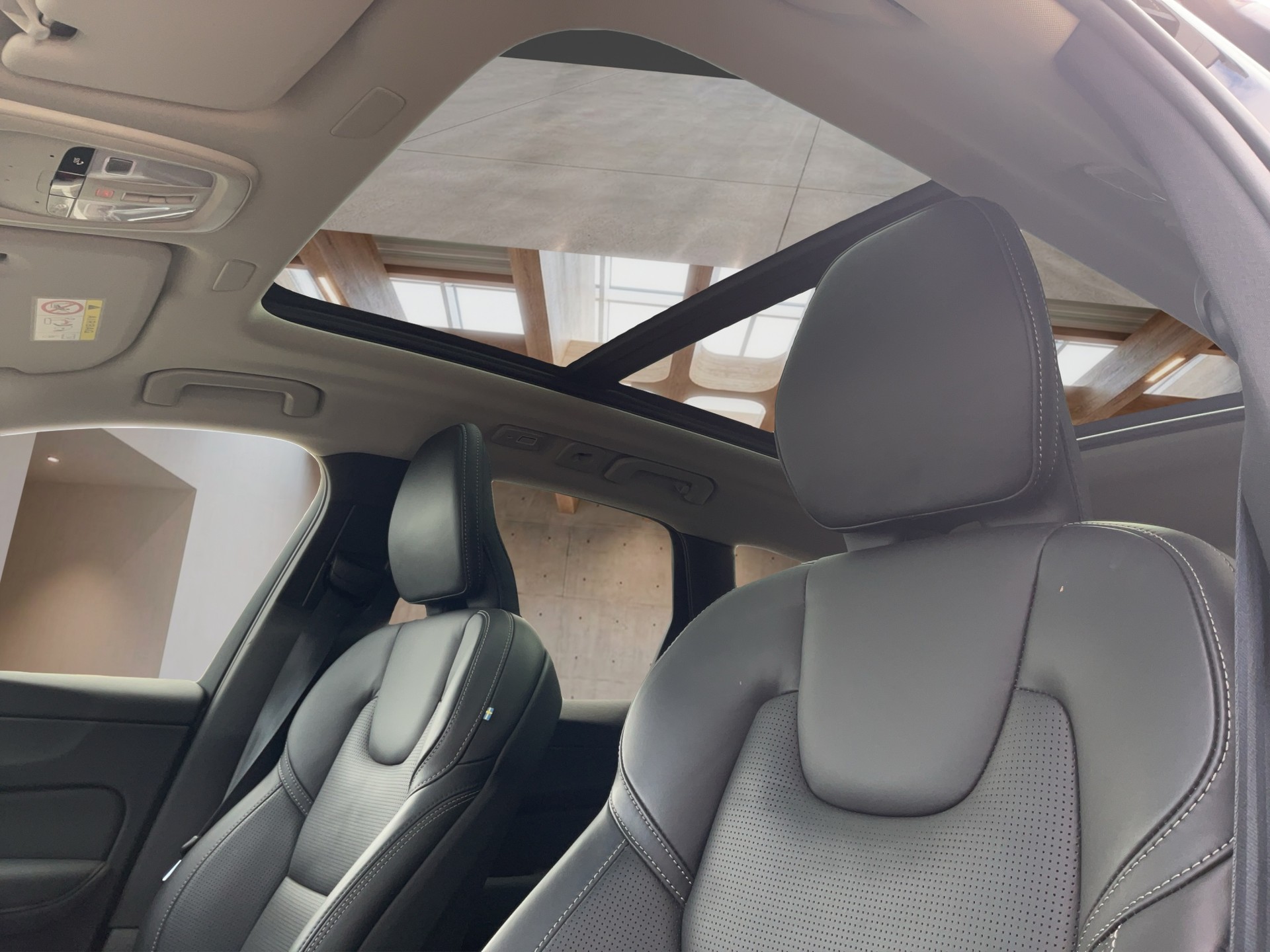 VOLVO XC60 2.0 B5 MH Plus Dark AWD-image-12
