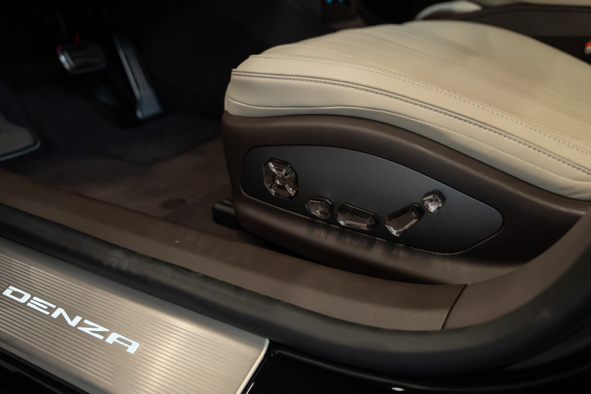 DENZA DENZA Z9 GT AWD EV-image-16