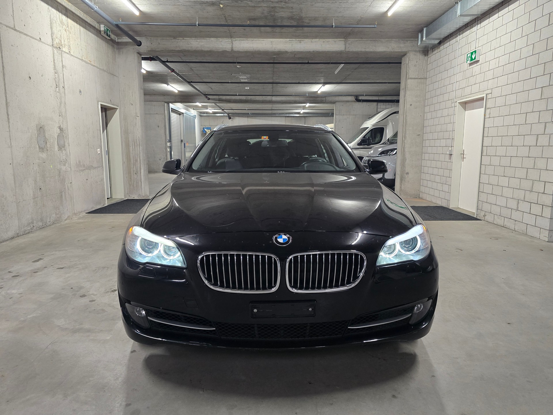 BMW 528i xDrive Touring Steptronic-image-1