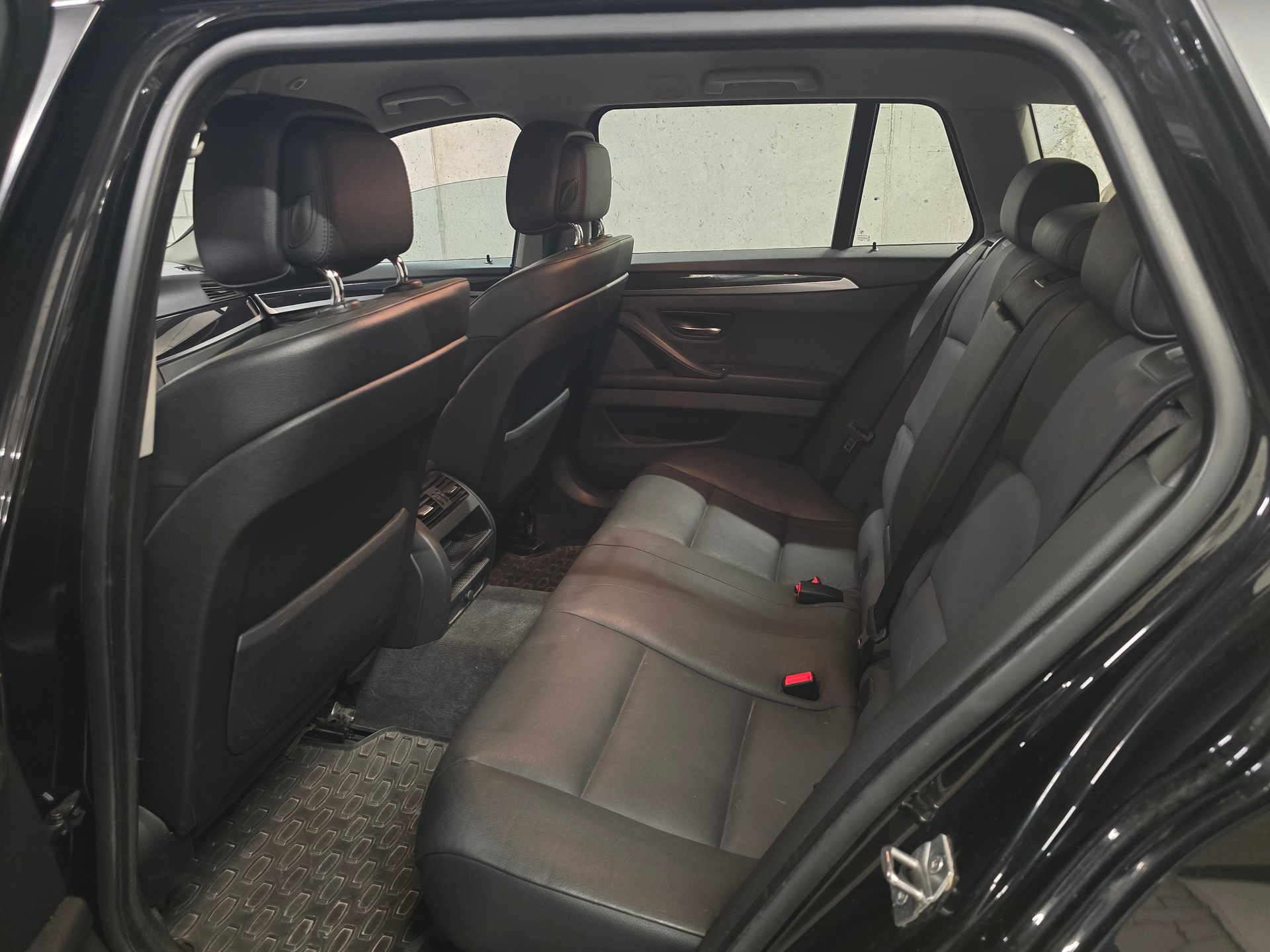 BMW 528i xDrive Touring Steptronic-image-8