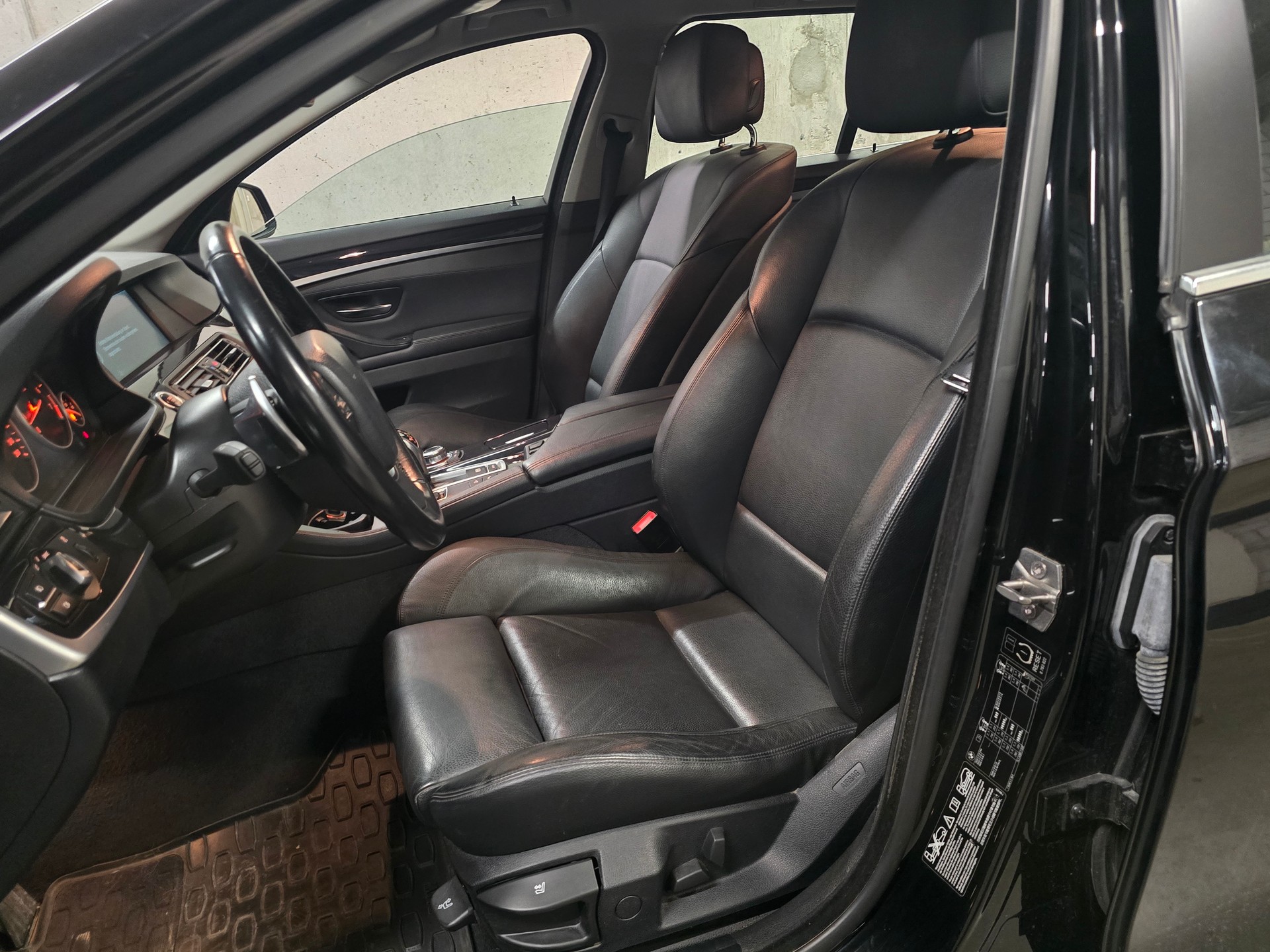BMW 528i xDrive Touring Steptronic-image-9