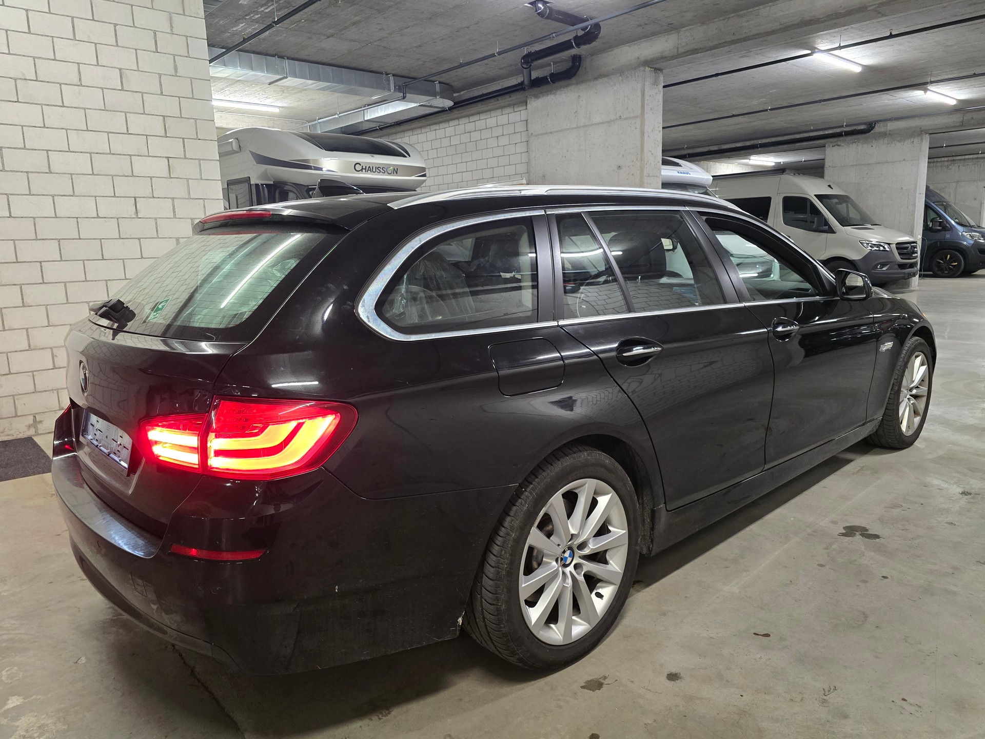 BMW 528i xDrive Touring Steptronic-image-3