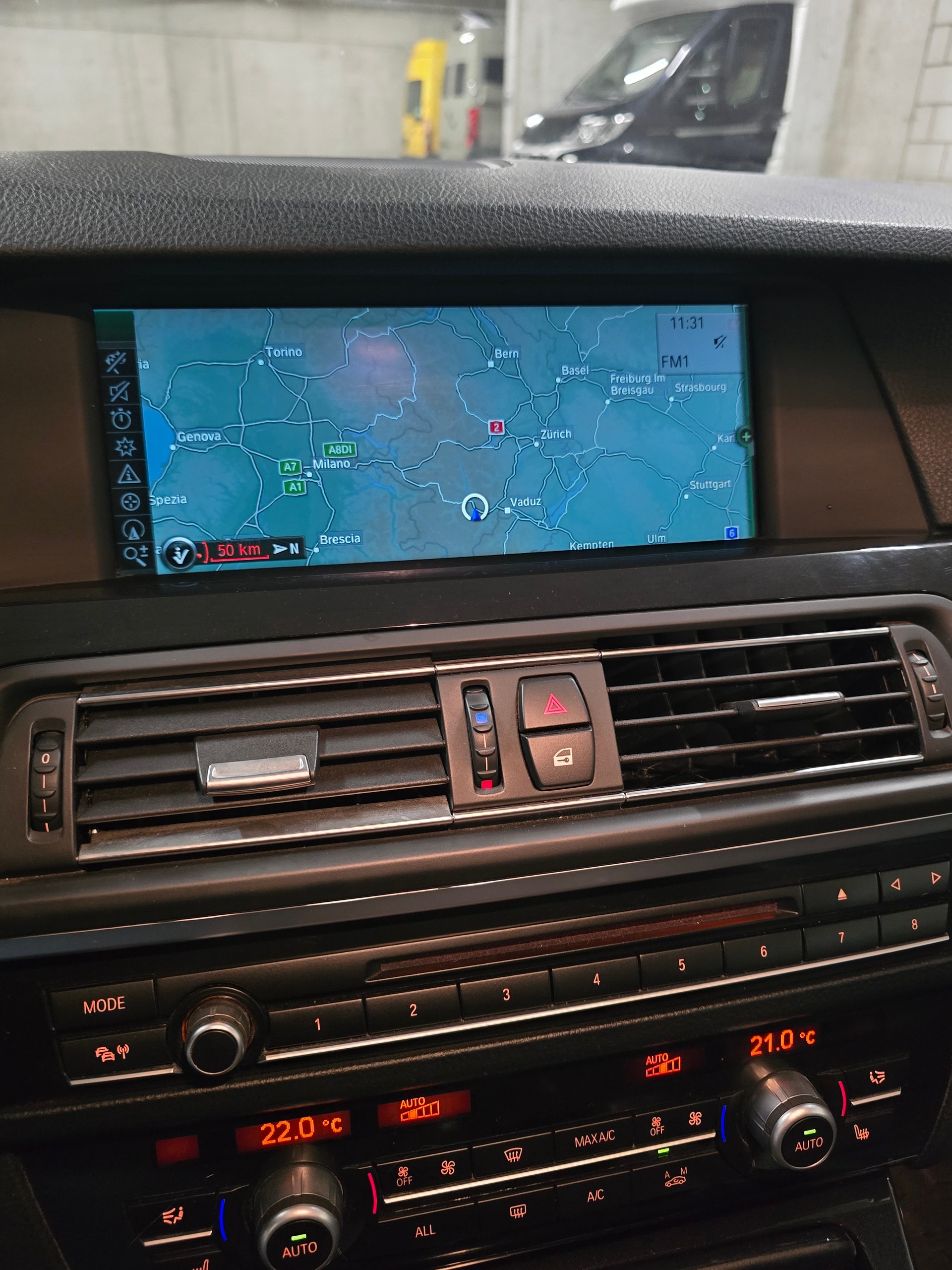 BMW 528i xDrive Touring Steptronic-image-11
