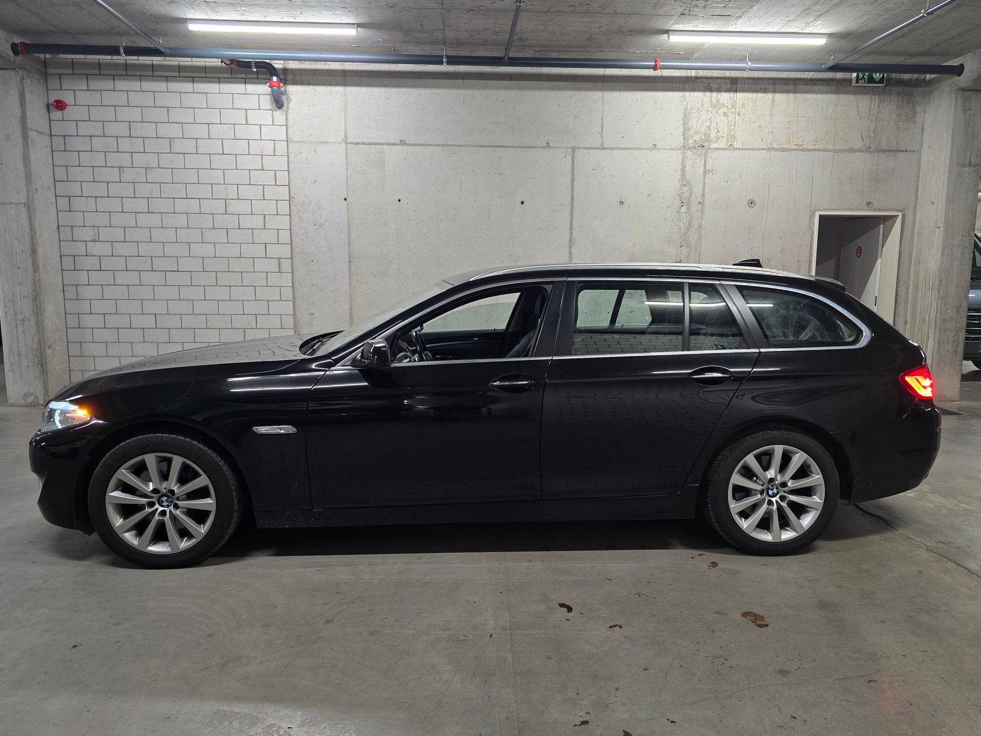 BMW 528i xDrive Touring Steptronic-image-6