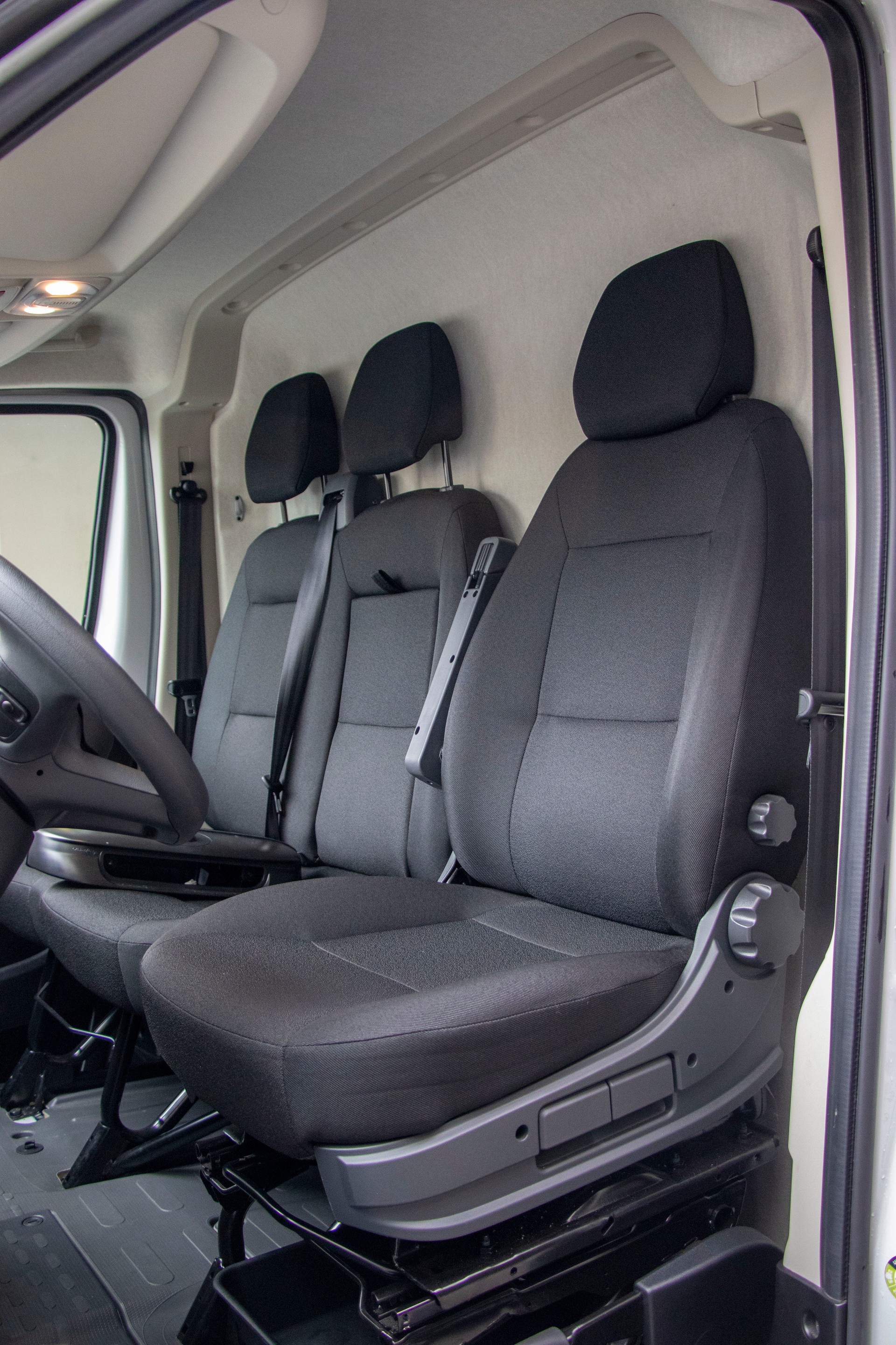 PEUGEOT Boxer 2.2 HDI 335 L2H2 EAT8-image-3
