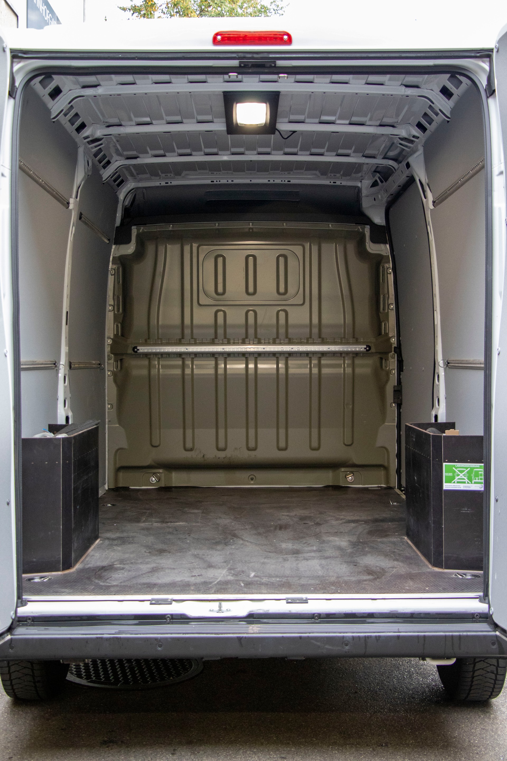 PEUGEOT Boxer 2.2 HDI 335 L2H2 EAT8-image-6