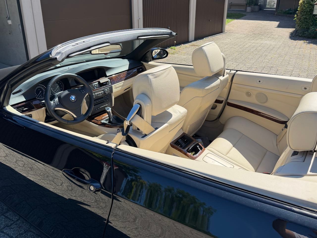 BMW 335i Cabrio-image-5