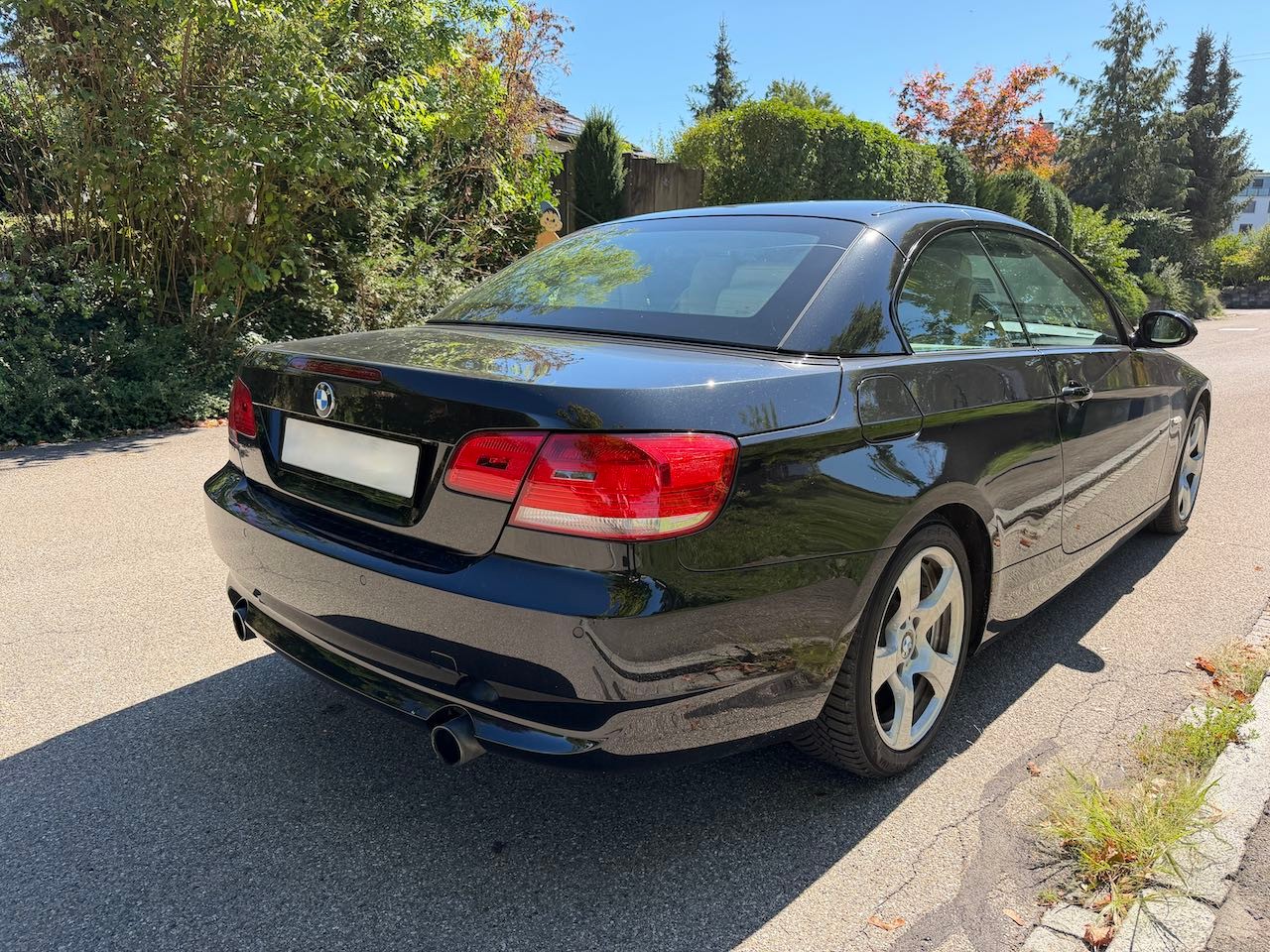 BMW 335i Cabrio-image-3