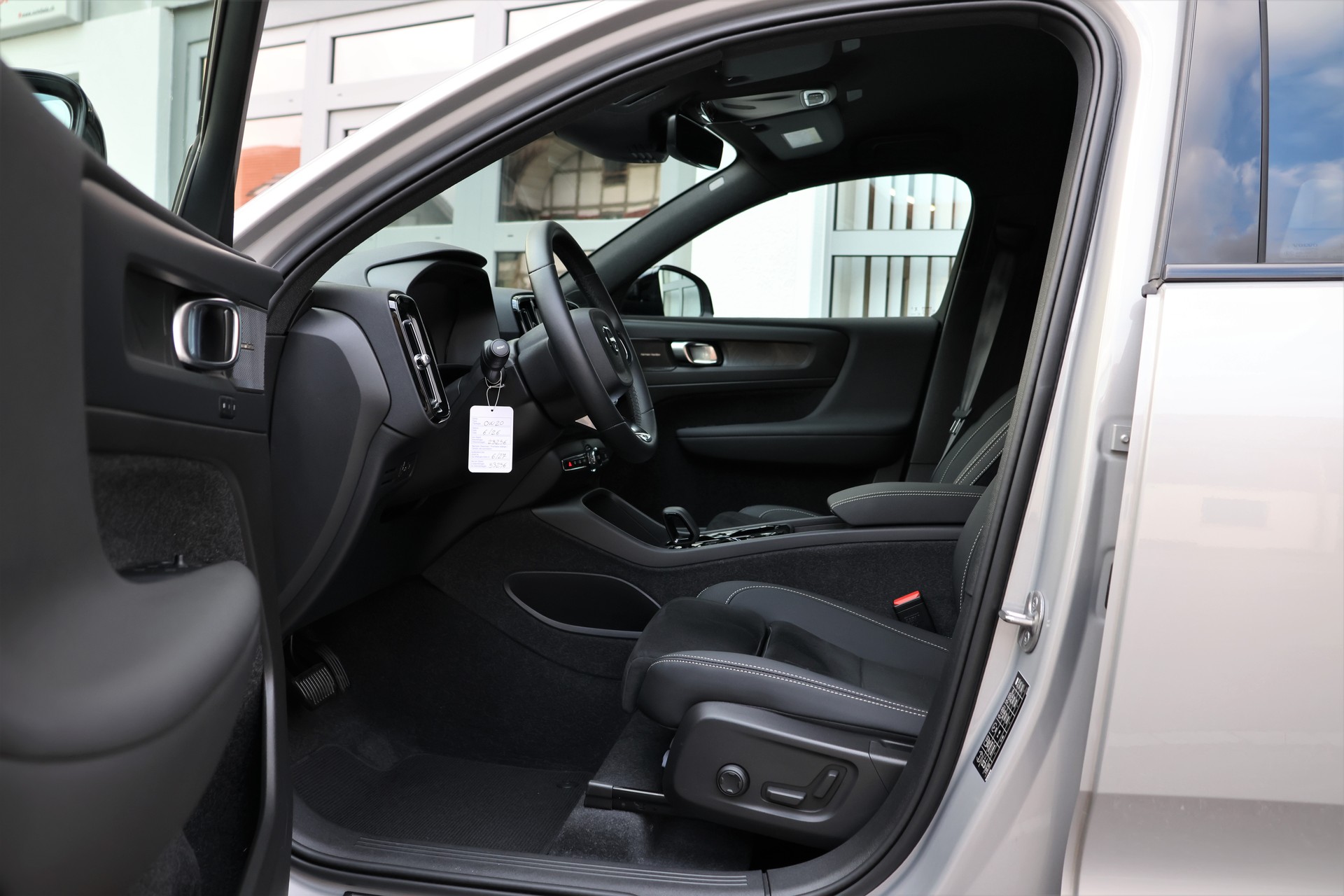 VOLVO XC40 T4 PHEV Plus Dark DCT (CH)-image-8
