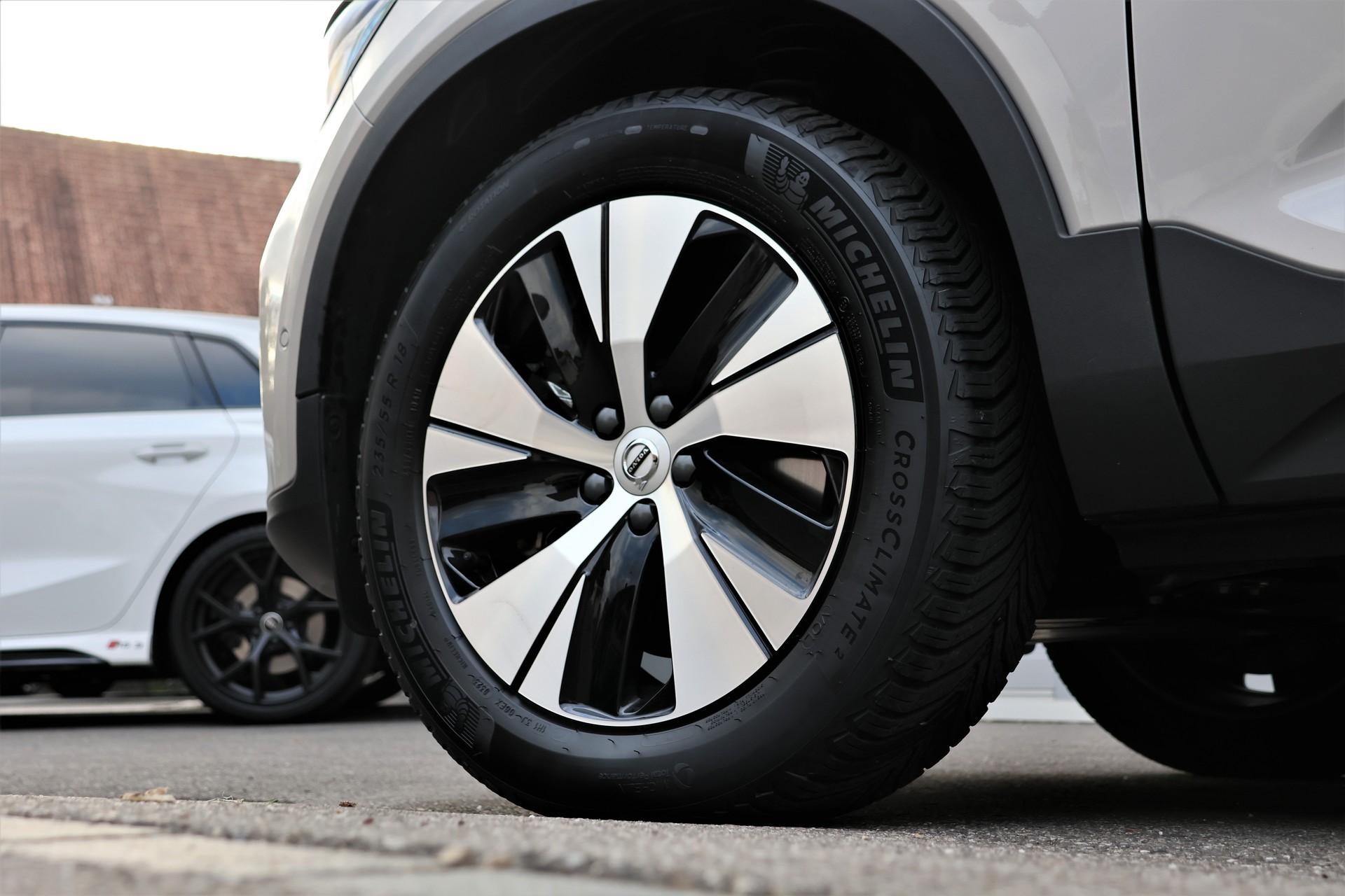 VOLVO XC40 T4 PHEV Plus Dark DCT (CH)-image-7