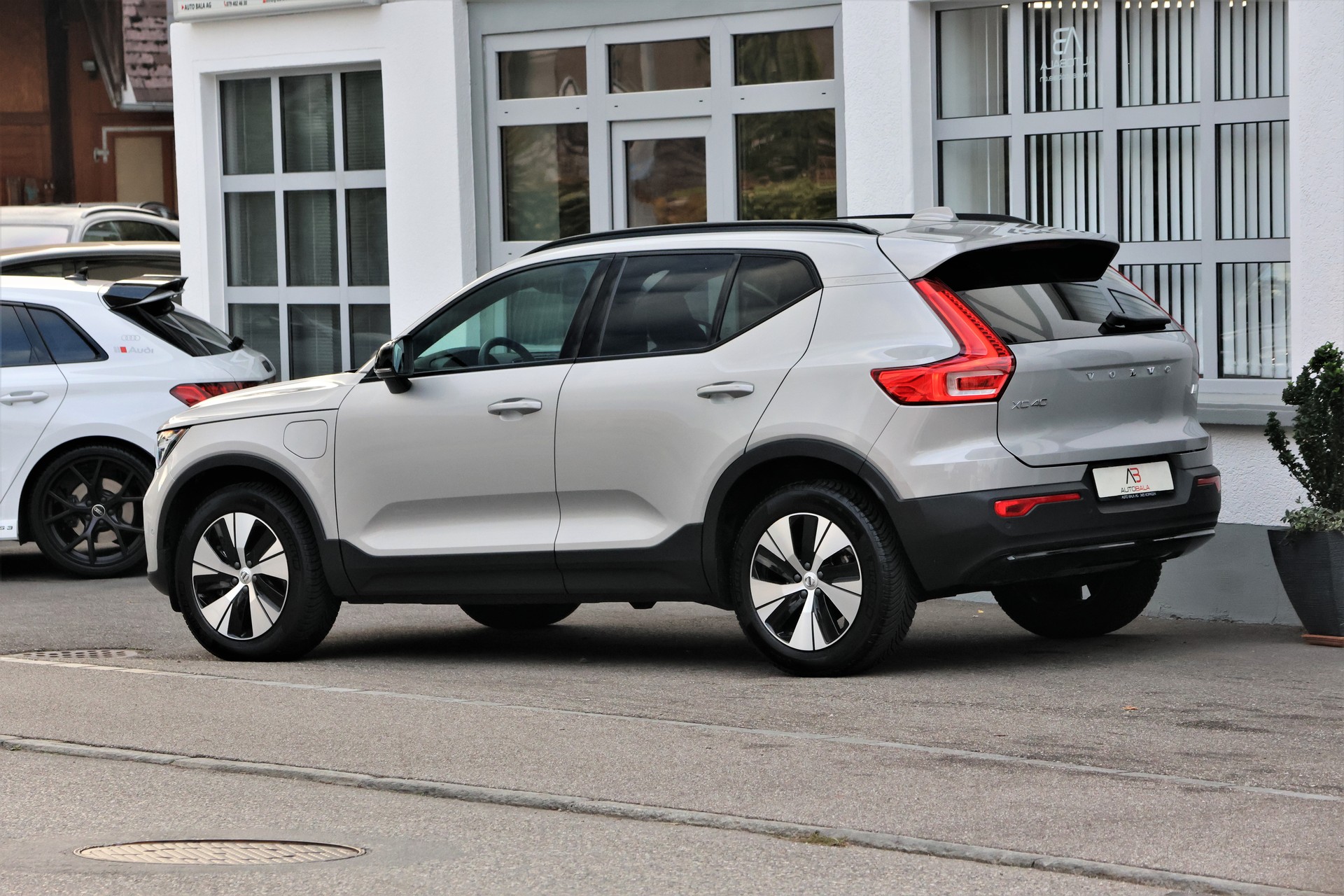 VOLVO XC40 T4 PHEV Plus Dark DCT (CH)-image-3