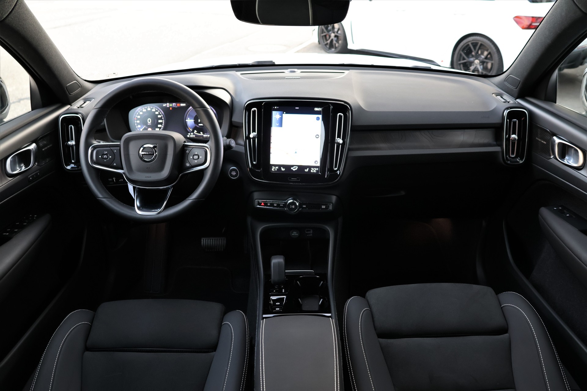 VOLVO XC40 T4 PHEV Plus Dark DCT (CH)-image-15