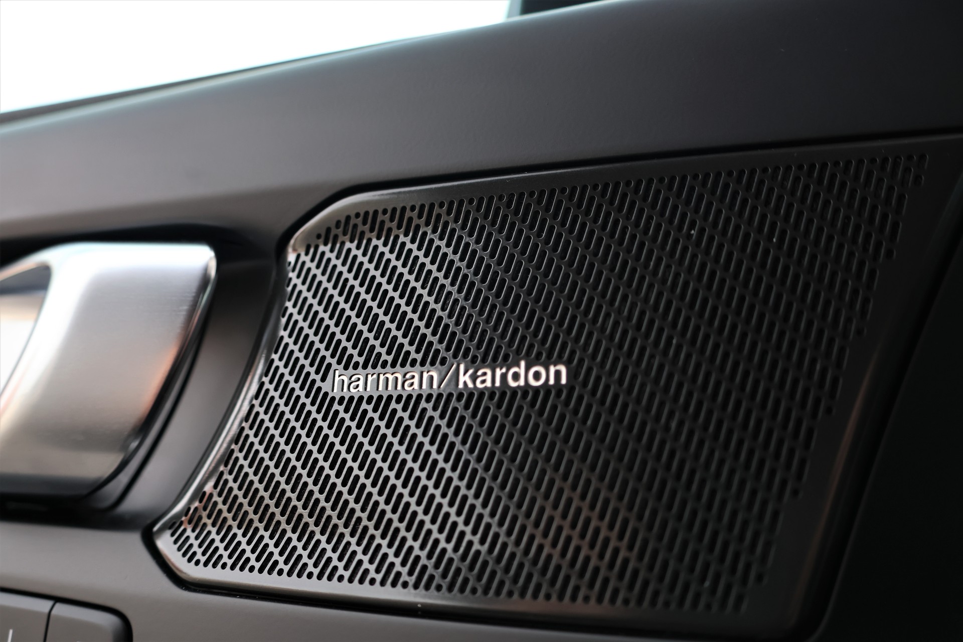 VOLVO XC40 T4 PHEV Plus Dark DCT (CH)-image-11