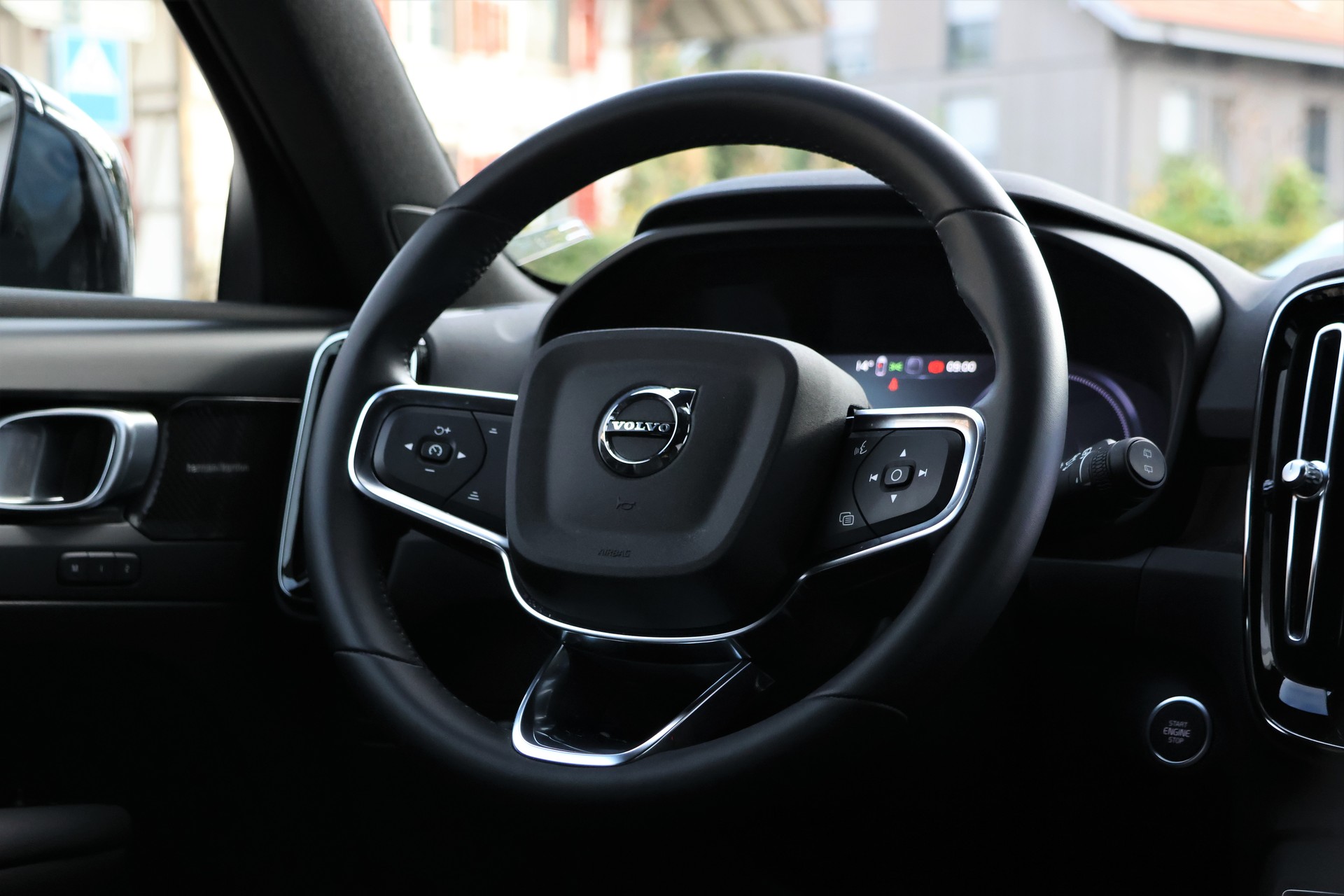 VOLVO XC40 T4 PHEV Plus Dark DCT (CH)-image-14