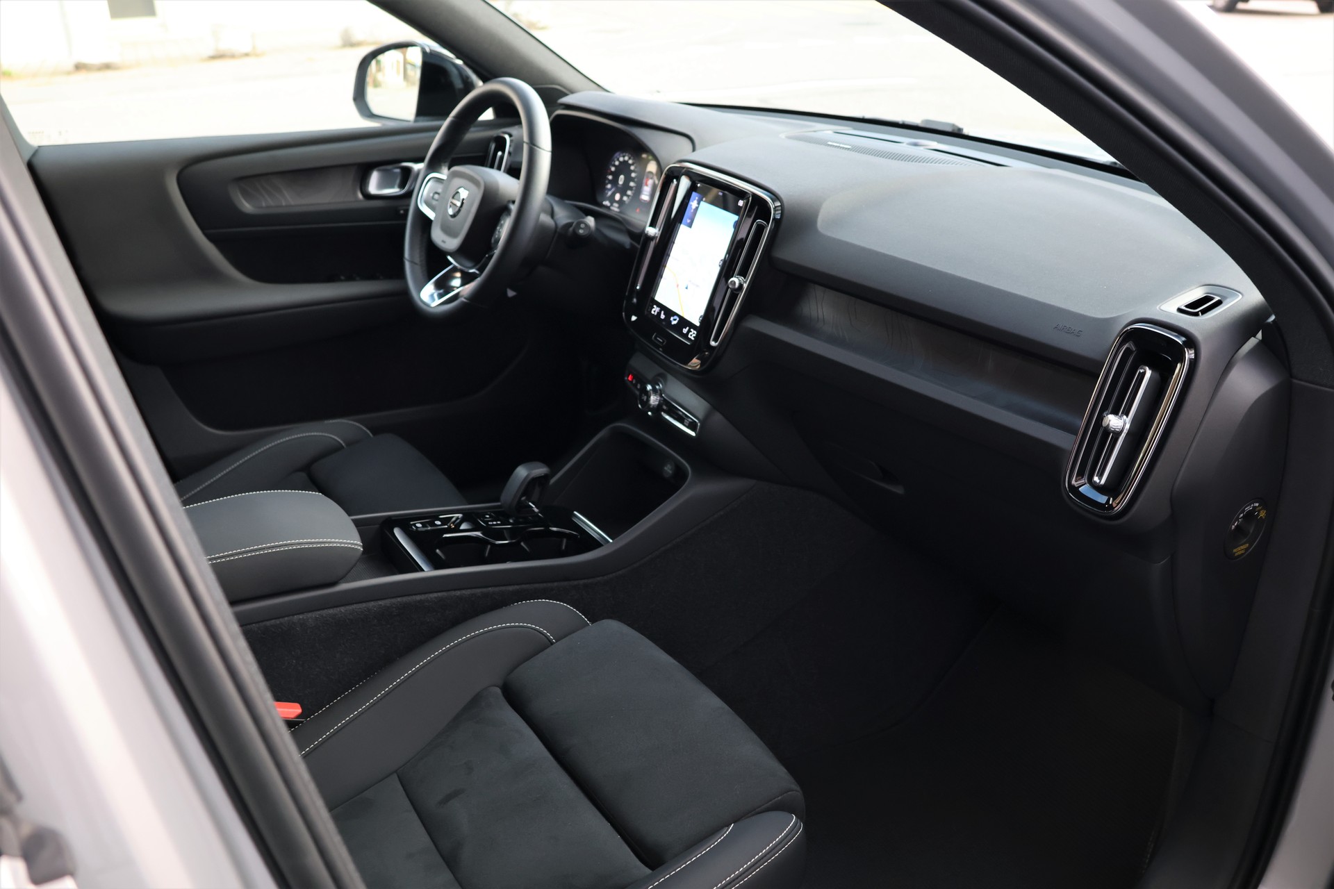 VOLVO XC40 T4 PHEV Plus Dark DCT (CH)-image-18