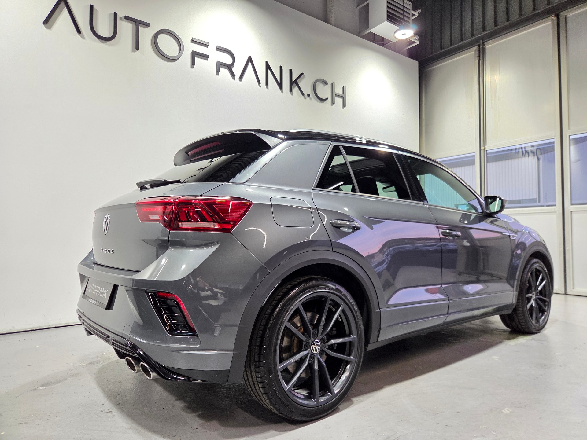 VW T-Roc 2.0 TSI R DSG 4motion-image-2