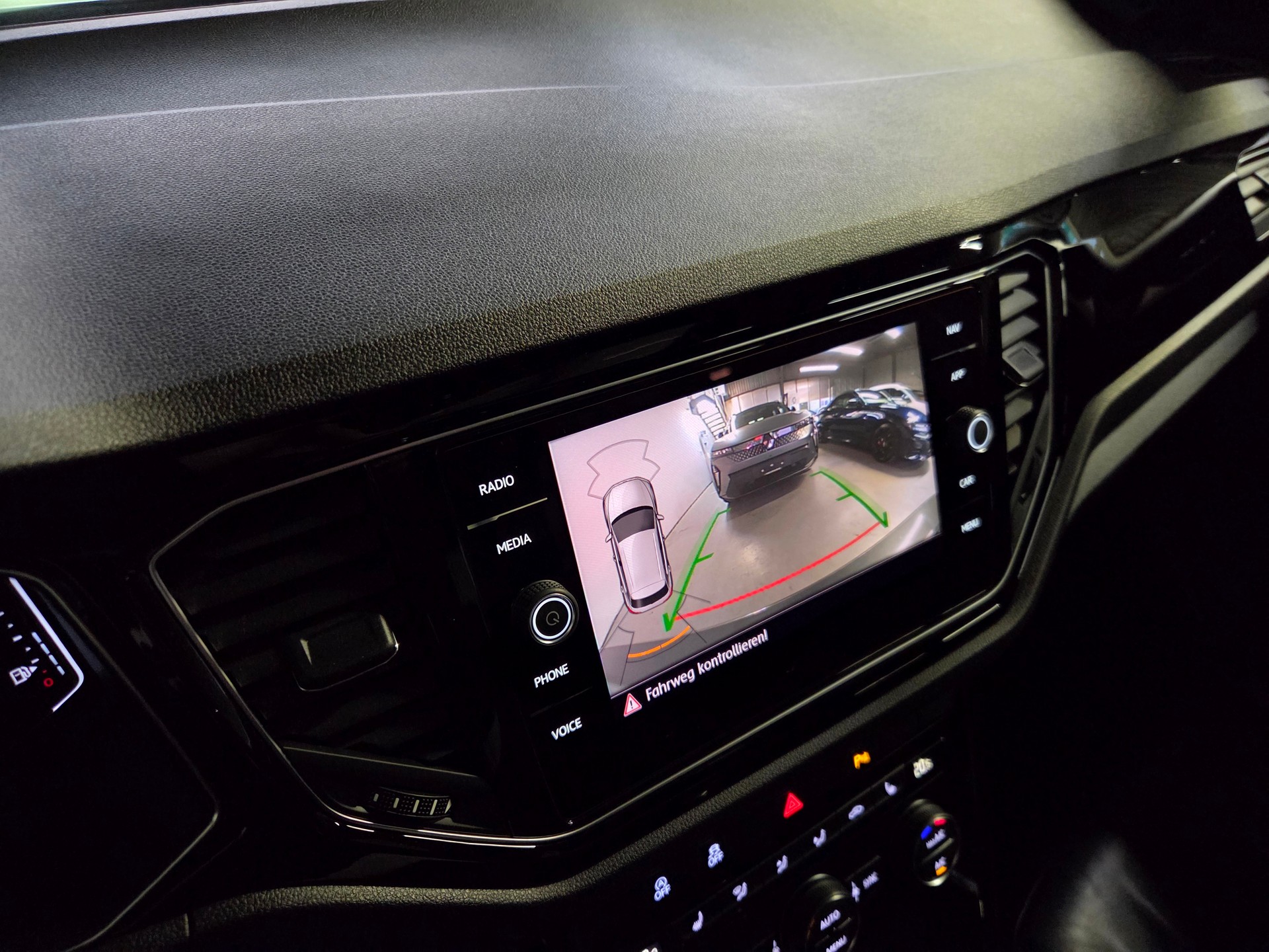 VW T-Roc 2.0 TSI R DSG 4motion-image-6