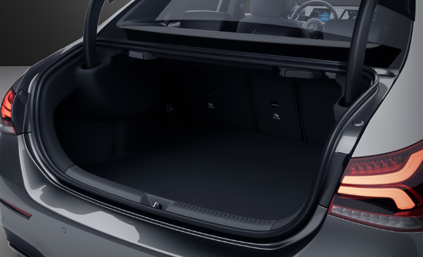 MERCEDES-BENZ A 200 AMG Line 7G-DCT-image-9