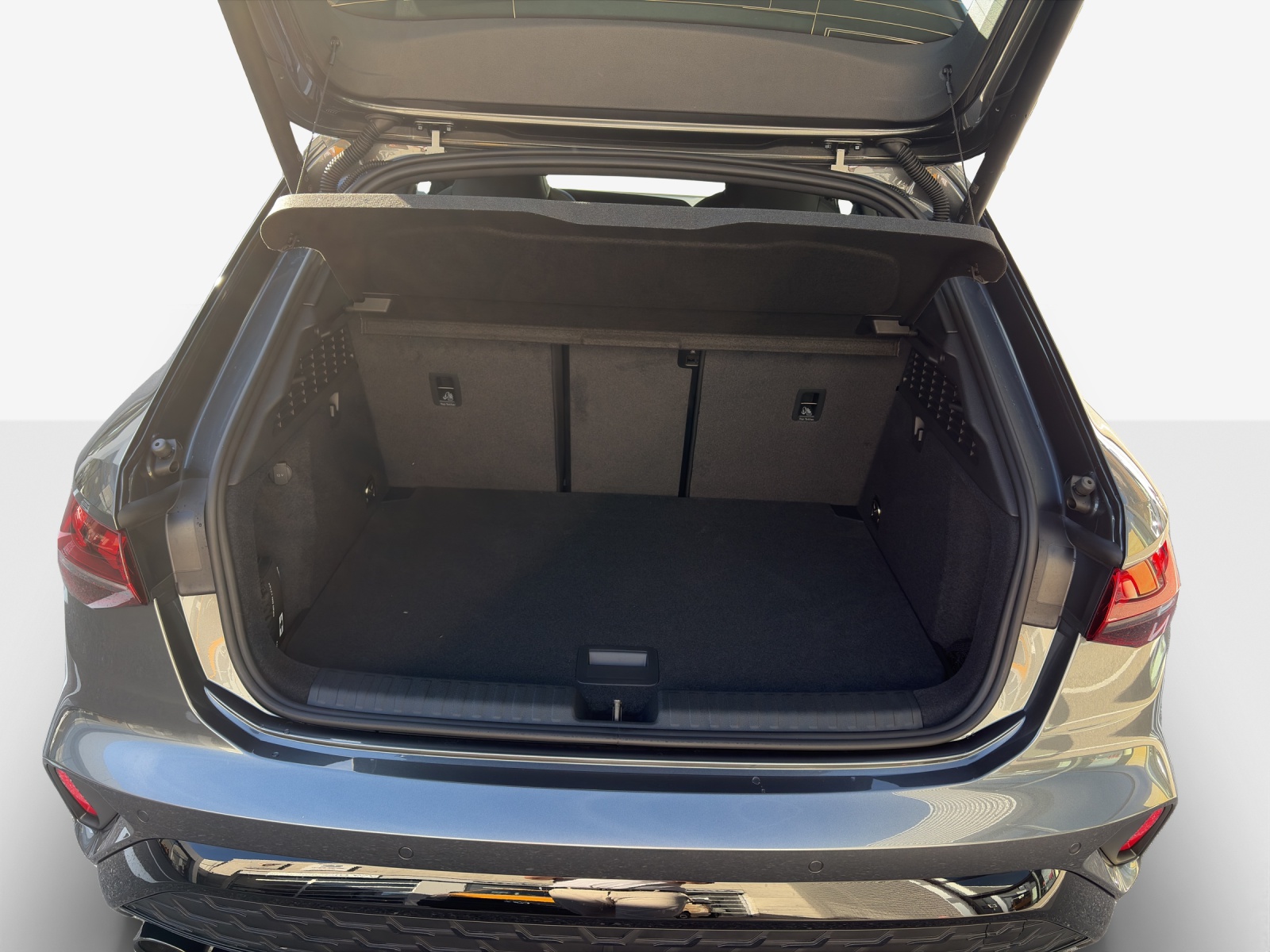 AUDI S3 Sportback TFSI quattro S-tronic-image-11