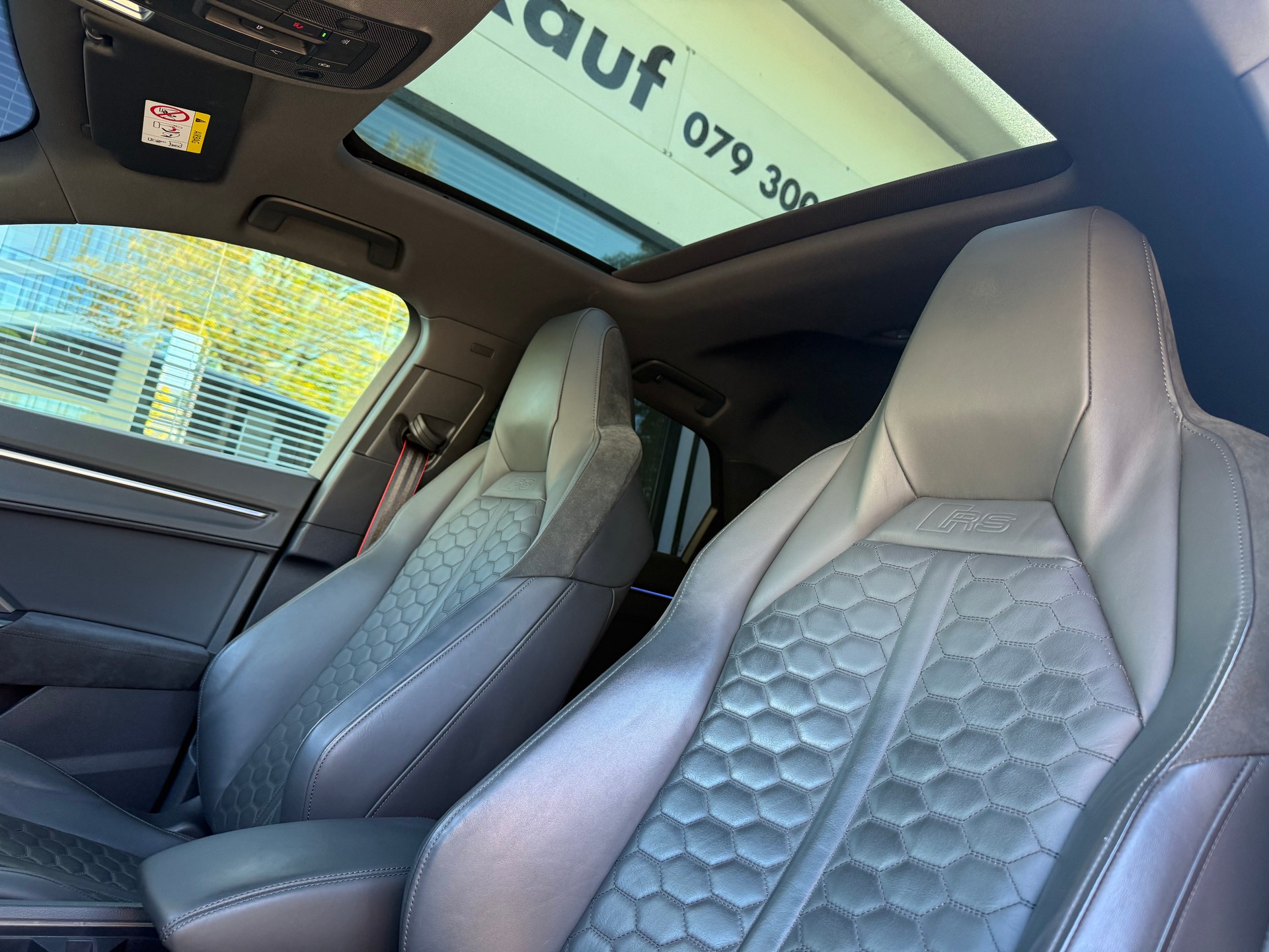 AUDI RS Q3 Sportback quattro S tronic-image-8