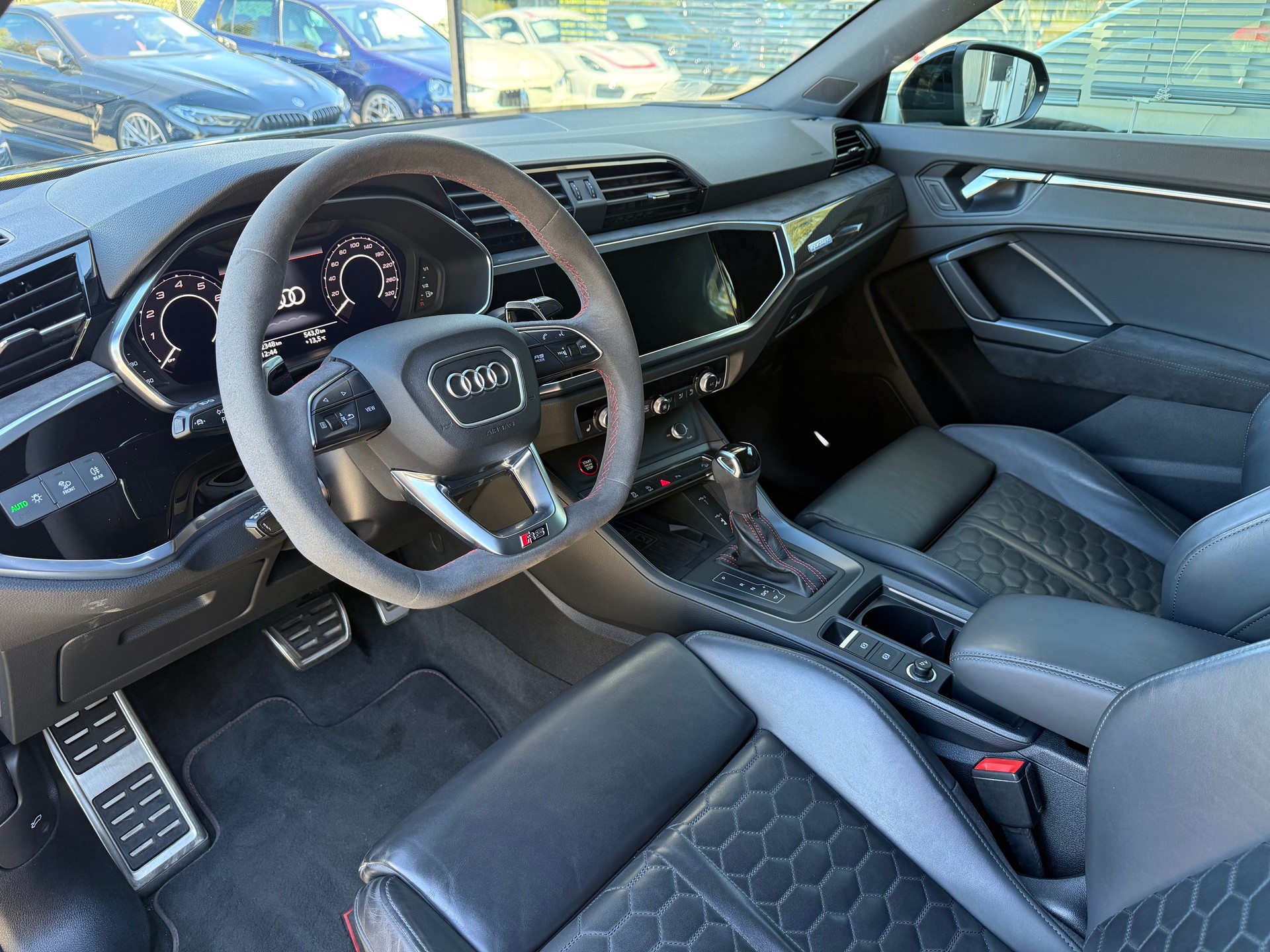 AUDI RS Q3 Sportback quattro S tronic-image-6
