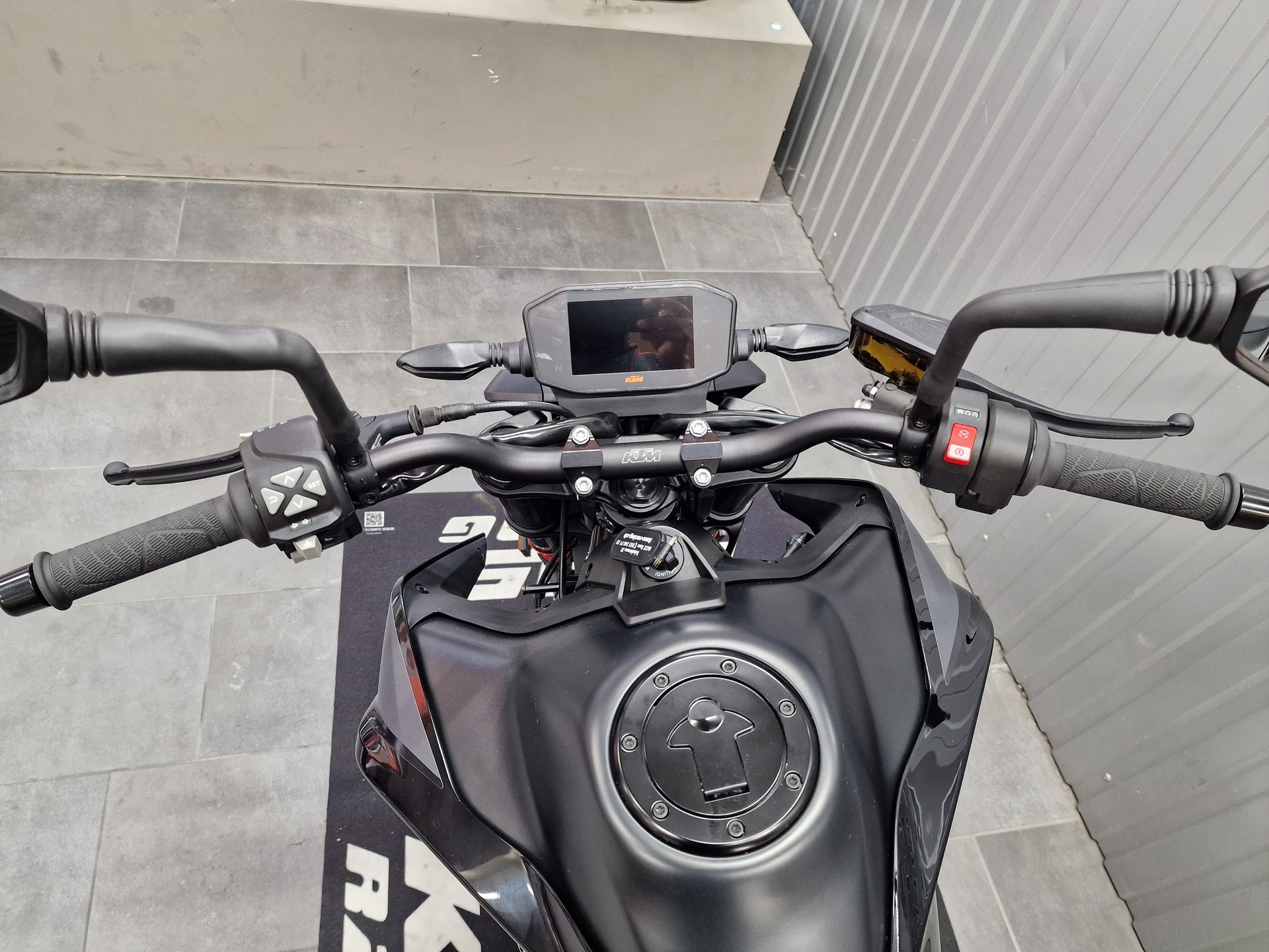 KTM 890 Duke-image-8