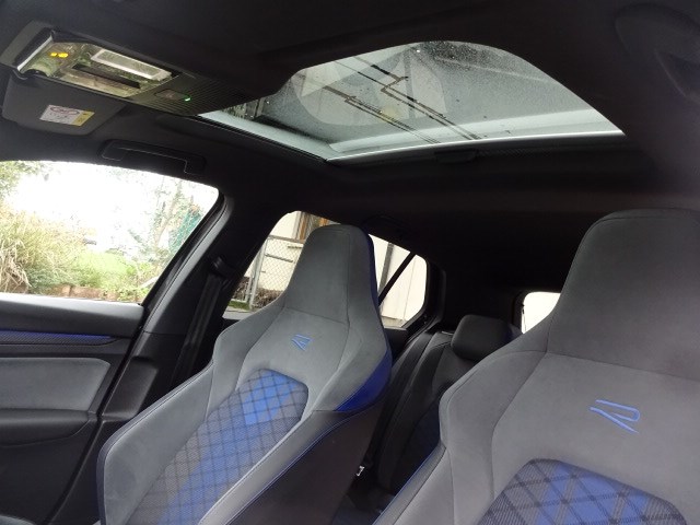 VW Golf 2.0 TSI R DSG 4Motion-image-12