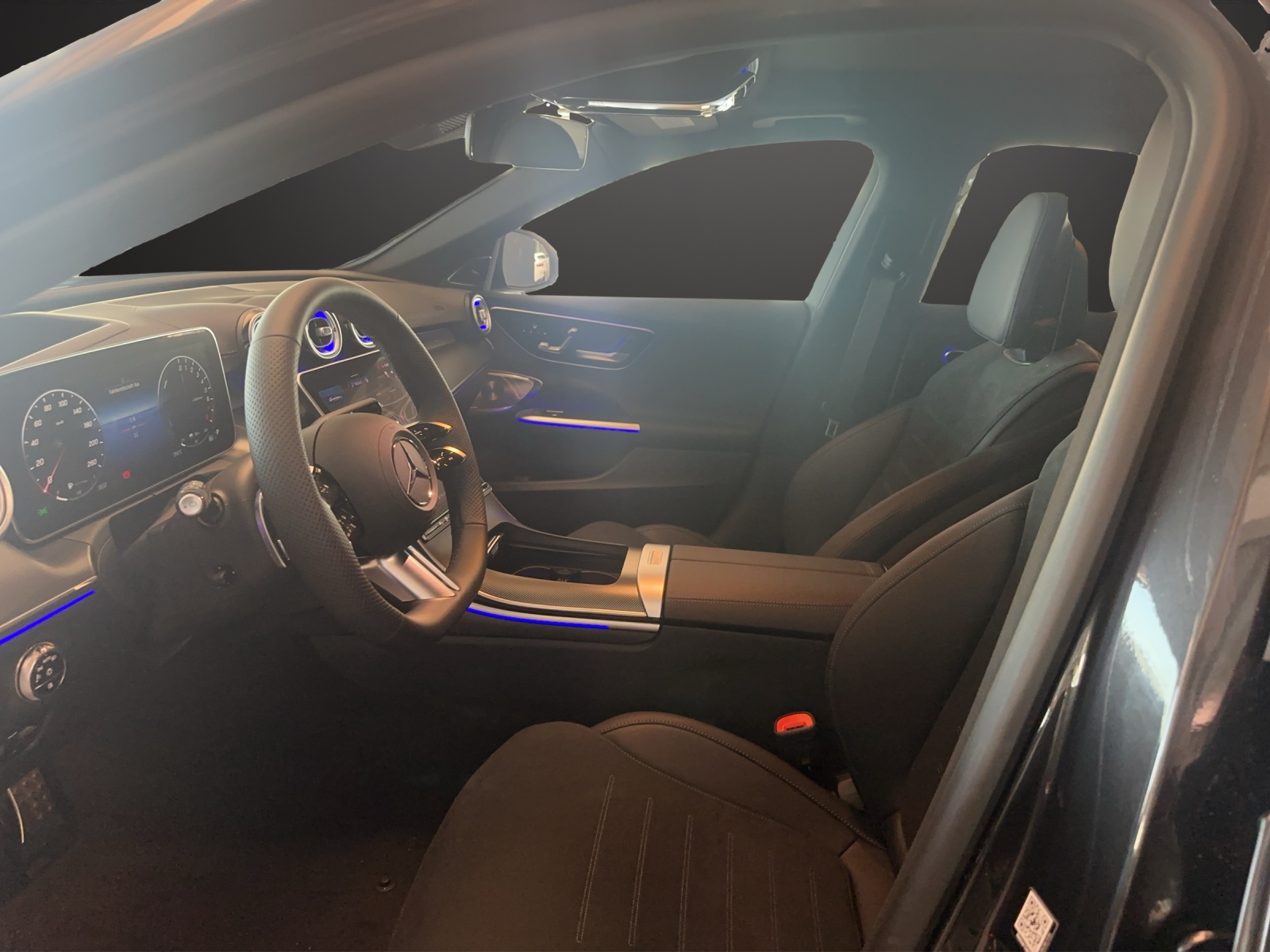 MERCEDES-BENZ C 300e 4 Matic-image-8